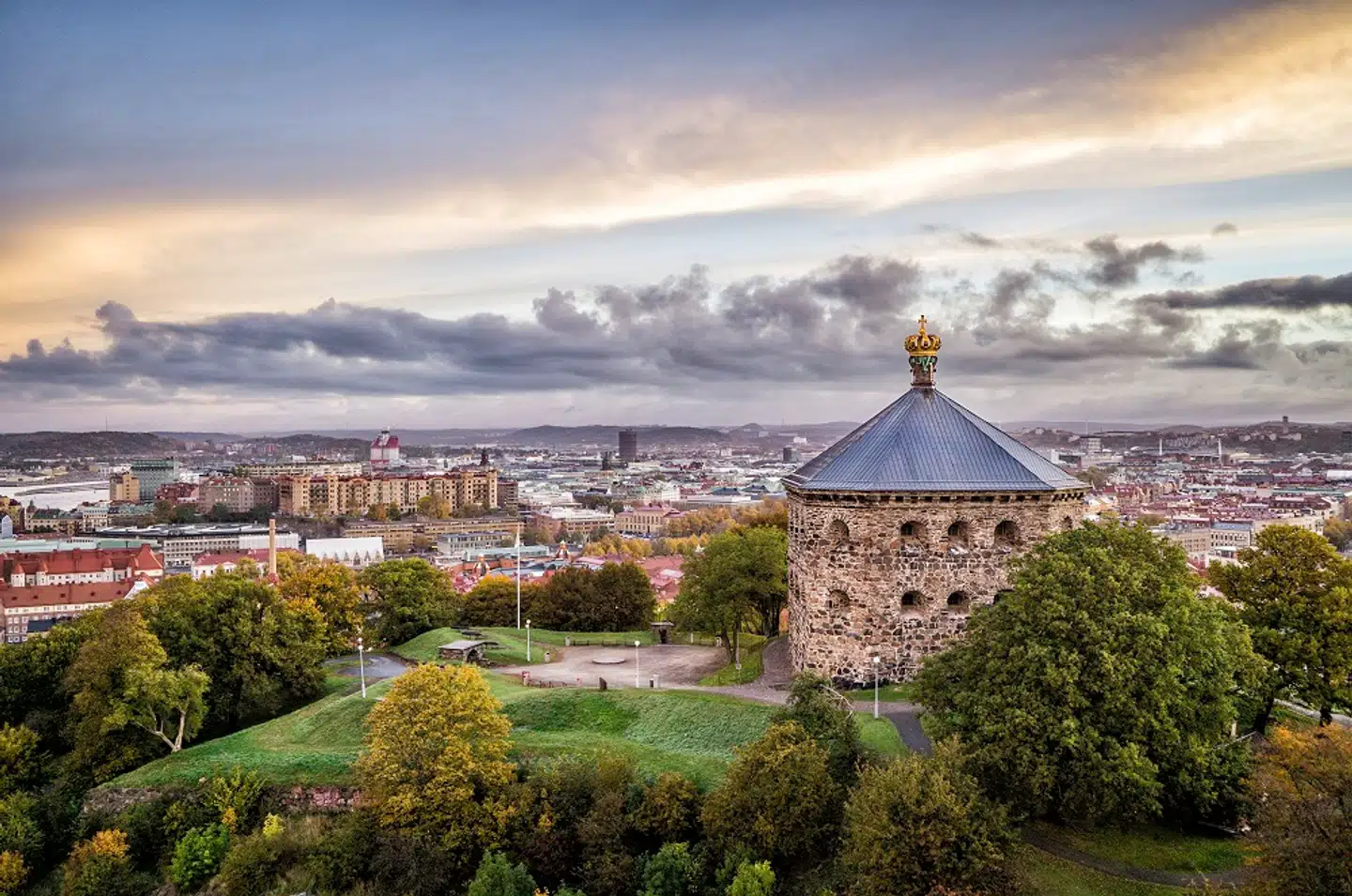 Besøger du Göteborg, bør du gå op på Risåsberget og se det imponerende fæstningsværk Skansen Kronan. (Foto: Visit Sweden / Per Pixel Petersson)