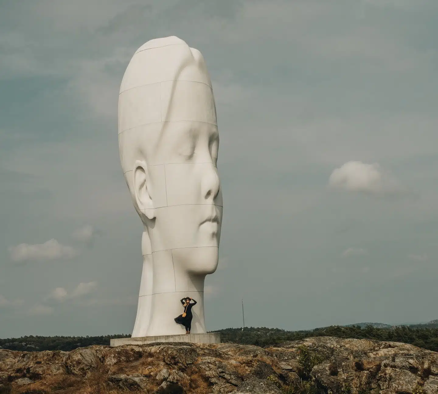 I Pilane skulturpark finder du f.eks. den enorme »Anna« af Jaume Plensa, som er blevet et landemærke for hele Vestsverige. (Foto: Visit Sweden)