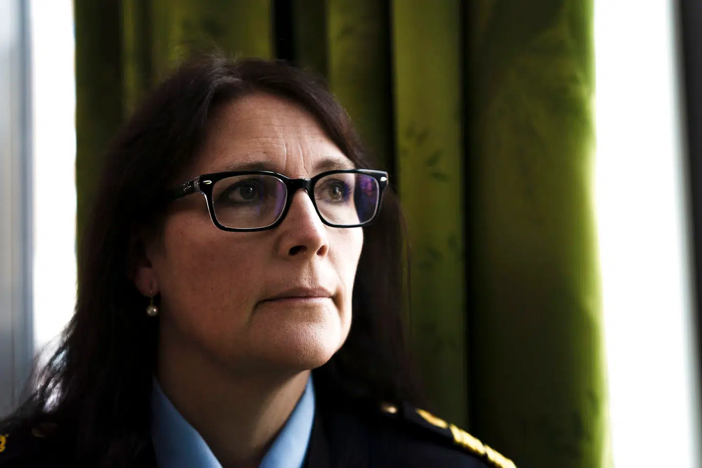 Petra Stenkula er chef for efterforskningsafdelingen i Region Syd ved Svensk Politi. Hun fortæller, at politiet har arbejdet intensivt for at stoppe de grupper af unge, der står bag skud, drab og eksplosioner i Malmø og det sydlige Sverige.