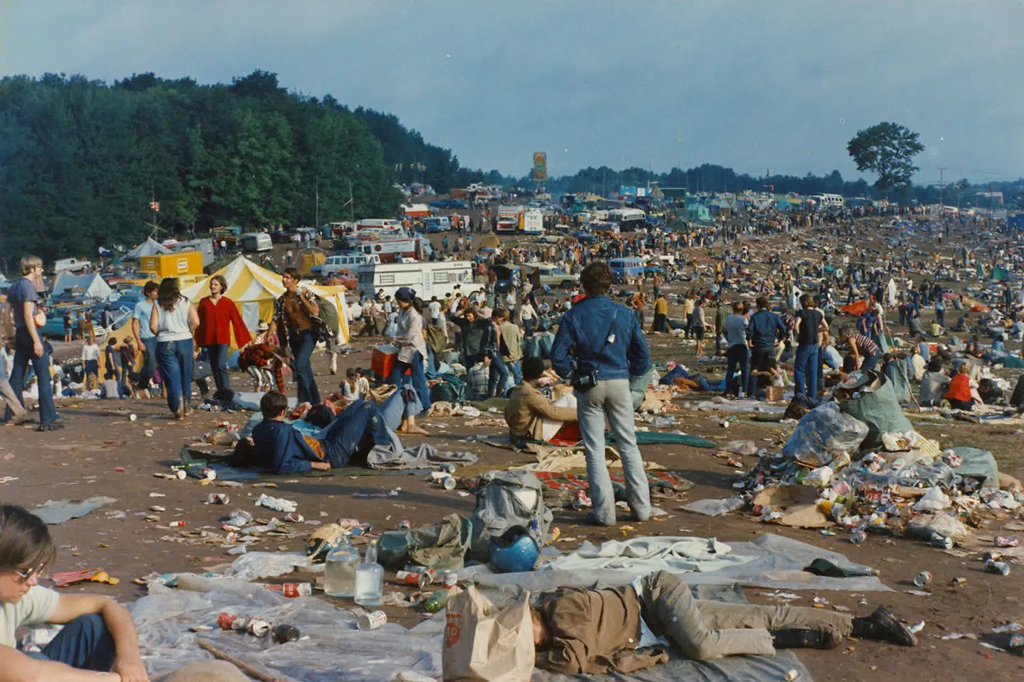 Woostock-festivalen blev afholdt i 1969 i Bethel uden for New York. Med vor tids øjne ligner billederne fra festivalen en beskidt flygtningelejr.