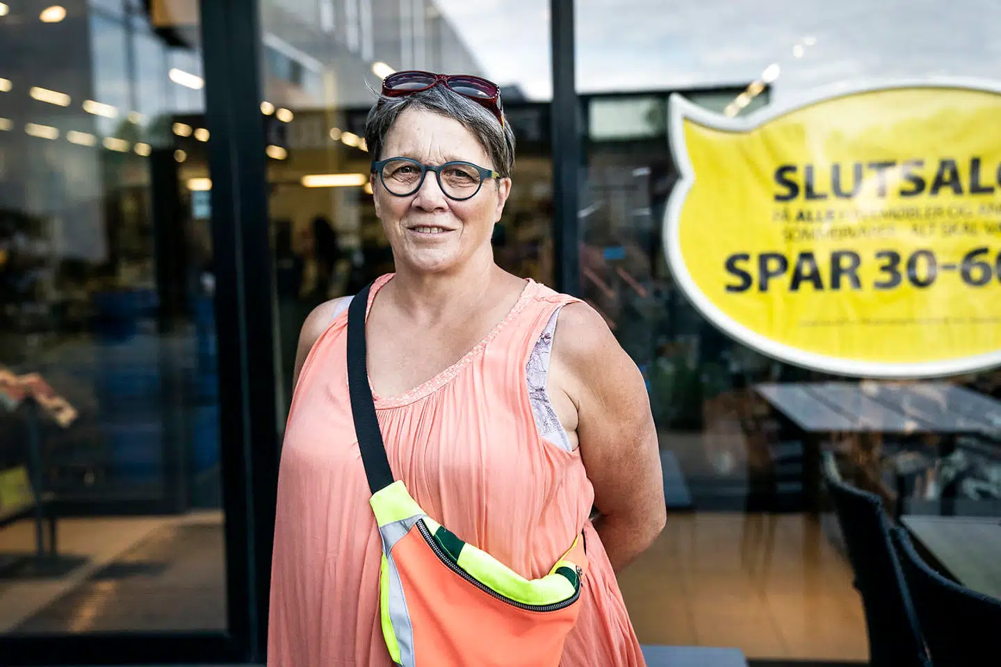 Lone Ammitzbøl var på vej ind i Jysk for at finde en flaskerenser, da Berlingske talte med hende. Hun har købt både dyner og seng der, men hun måtte desværre gå forgæves efter flaskerenseren mandag eftermiddag. »Det er sådan nogle flotte forretninger,« siger hun.