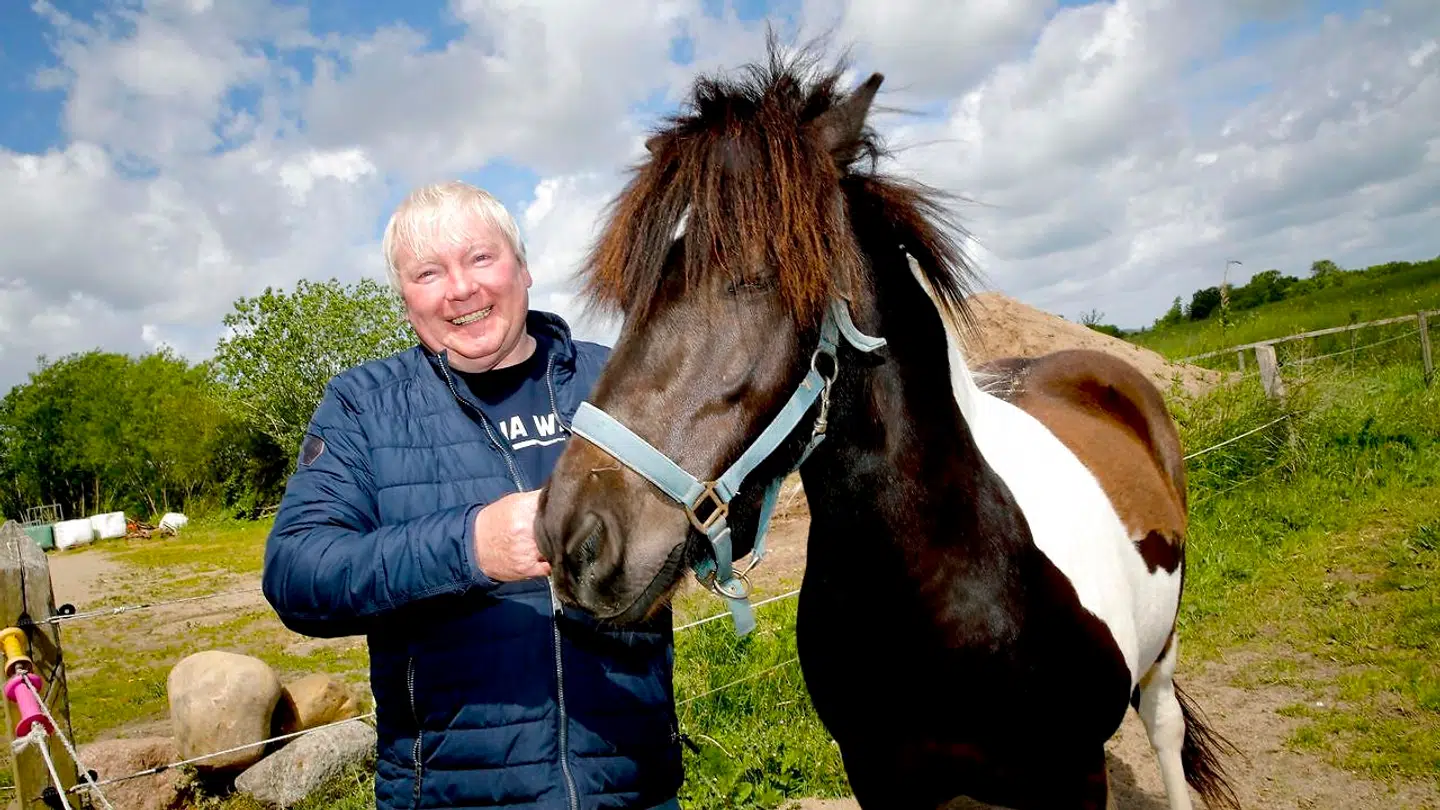 Landmanden Jack er denne gang alderspræsident i programmet, der for sjette sæson parrer landmænd i alle aldre med en potentiel mage.