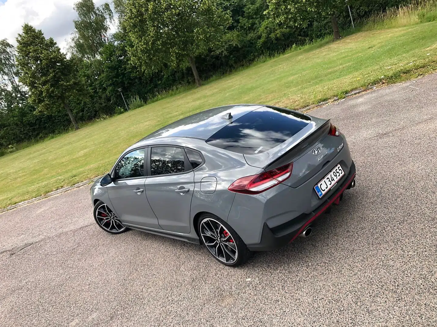 Ideen med en firedørs coupé med forrygende køreegenskaber er ALTID velkommen. Men i30 Fastback bliver et fejlskud som Hyundai ellers kun lavede dem i gamle dage.