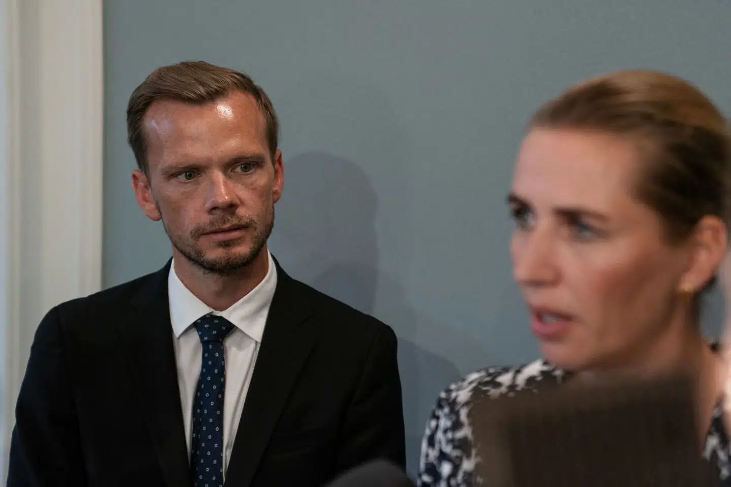 Selv om Mette Frederiksen har sagt, at en differentieret pension er regeringens første arbejdsopgave, så vil den først til foråret præsentere en model for den tidligere tilbagetrækning. Det møder skarp kritik fra Dansk Folkeparti.