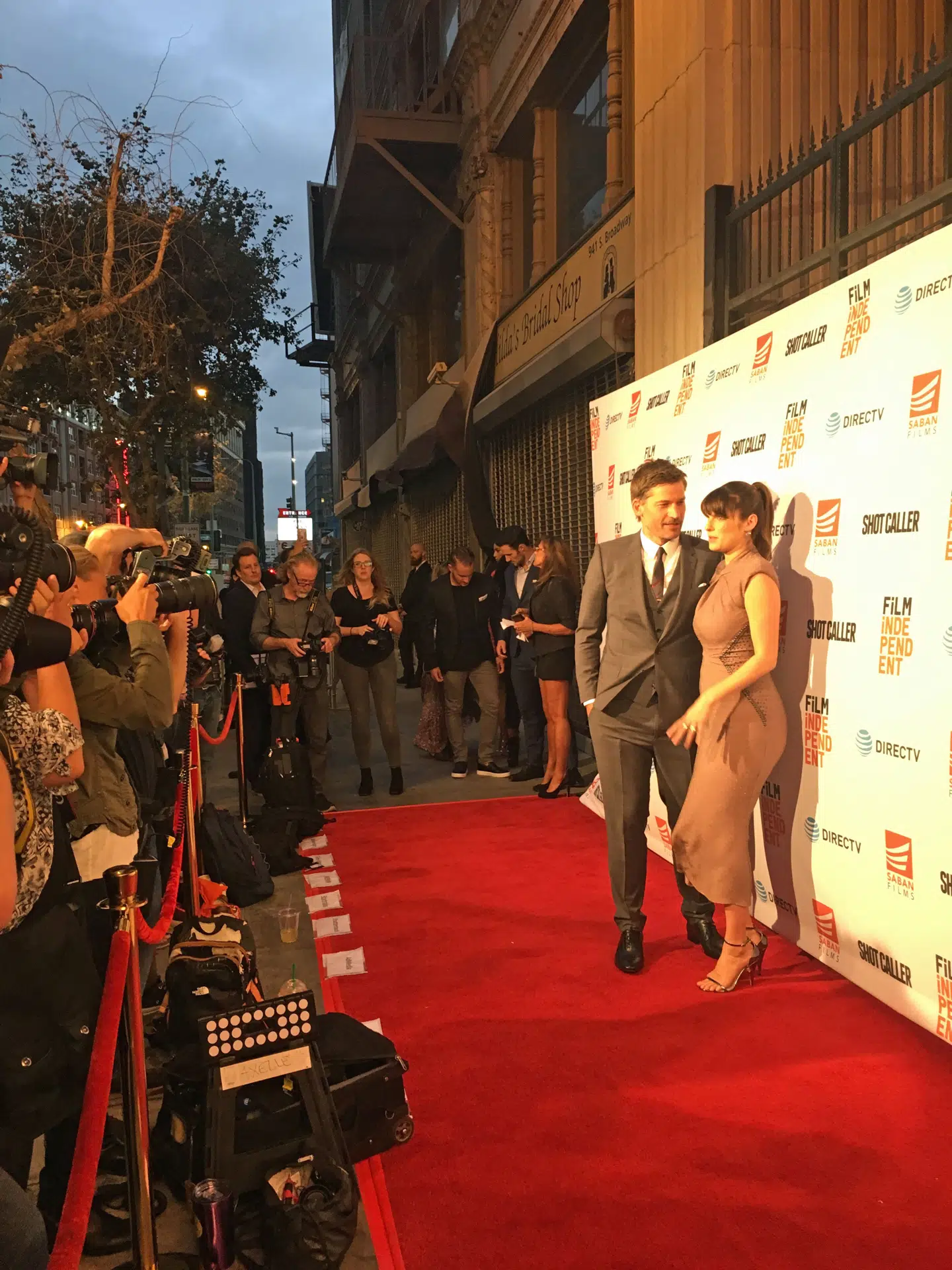 Nokolaj Coster Waldau foran legendariske The Theatre på Ace Hotel forud for premieren på filmen »The Shot Caller«.