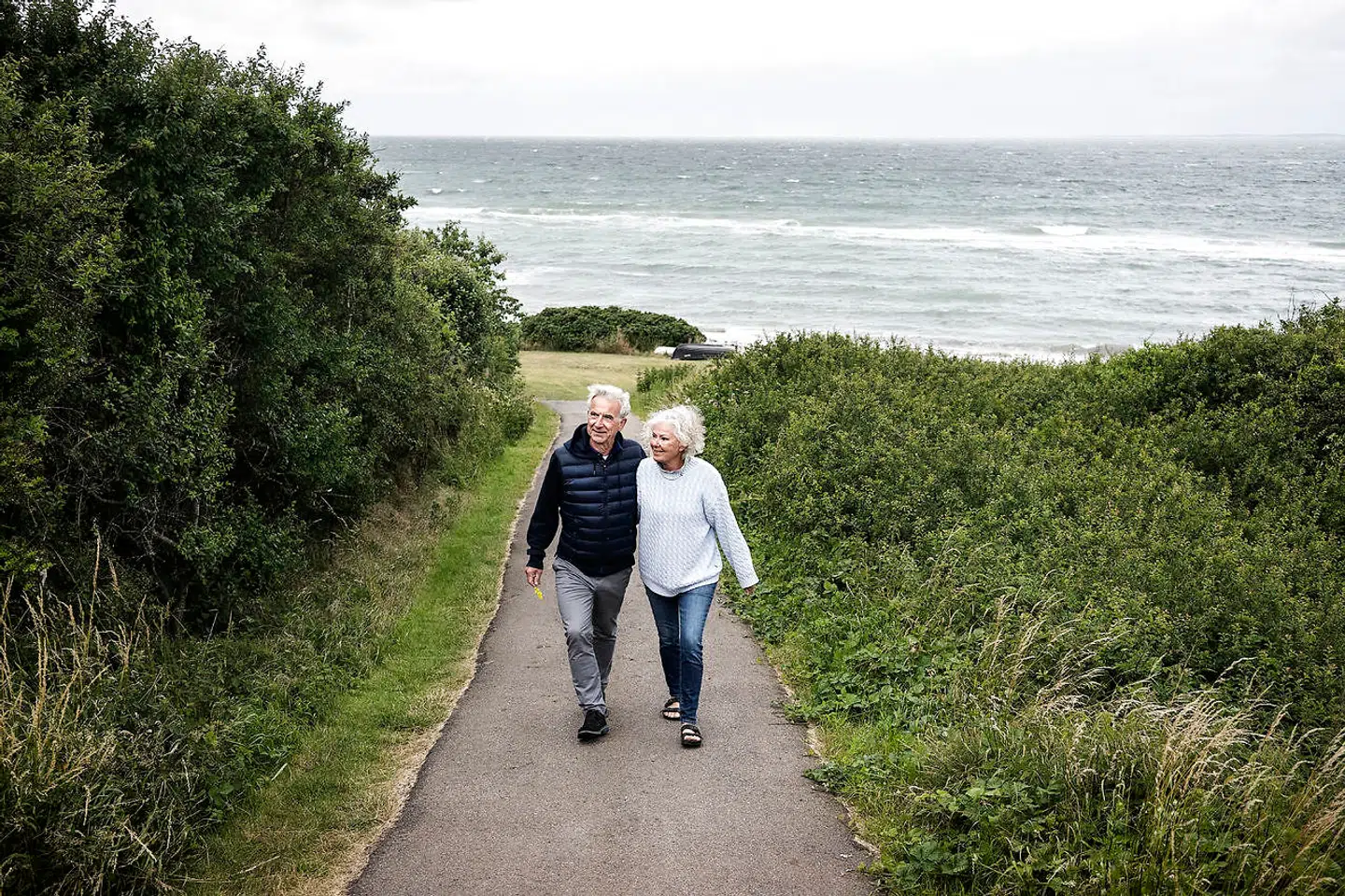 For et par uger siden vendte de hjem efter en bilferie i Californien sammen med et vennepar. Udsigten oppe fra sommerhuset og ned over Sejerøbugten er næsten noget af de bedste, siger de.