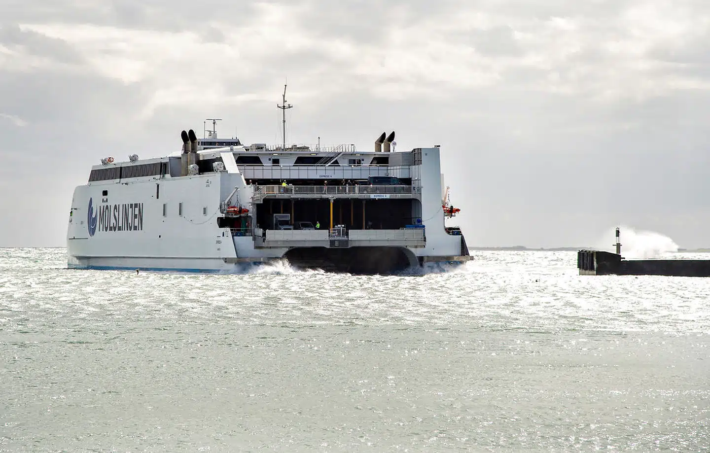 Molslinjen sejler mellem Sjællands Odde og dels Aarhus og dels Ebeltoft med hurtige færge. Skibet på foto'et er et af rederiets skibe. (Arkivfoto)