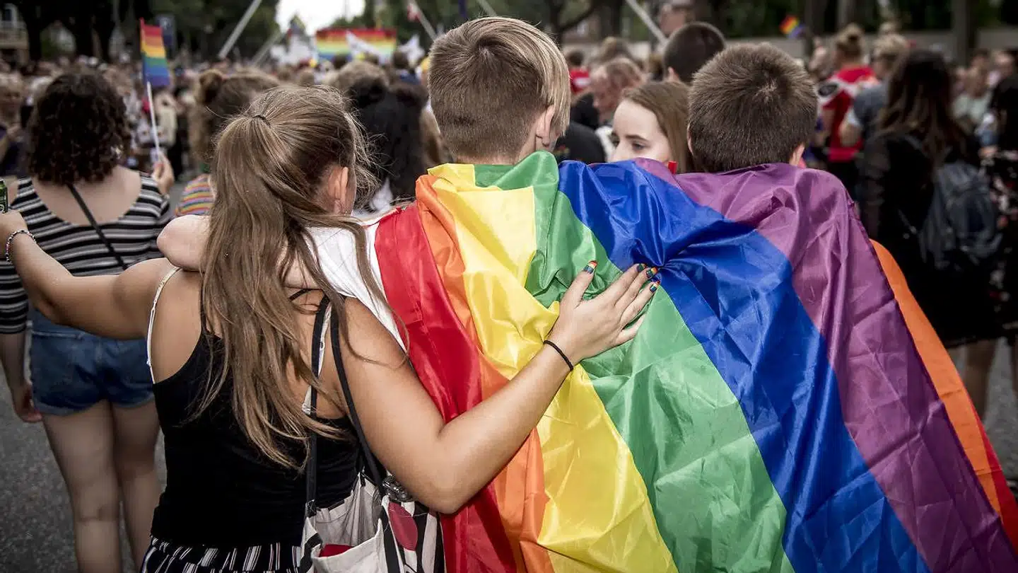 »Mange husker dengang tilbage i 2001, hvor en Pride-parade blev mødt af stenkast på samme måde, som selv studentervogne blev mødt med æggekast så sent som denne sommer af nogle udskud, der hader vores samfund.« Caspar Stefani mener, at Copenhagen Pride Parade skal gå gennem Nørrebro.