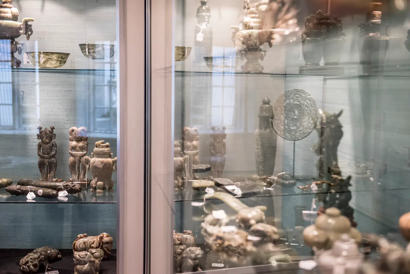 Prins Henrik samlede på jade hele sit liv. Han fik sin første genstand af sine forældre, da han boede i Hanoi som barn.