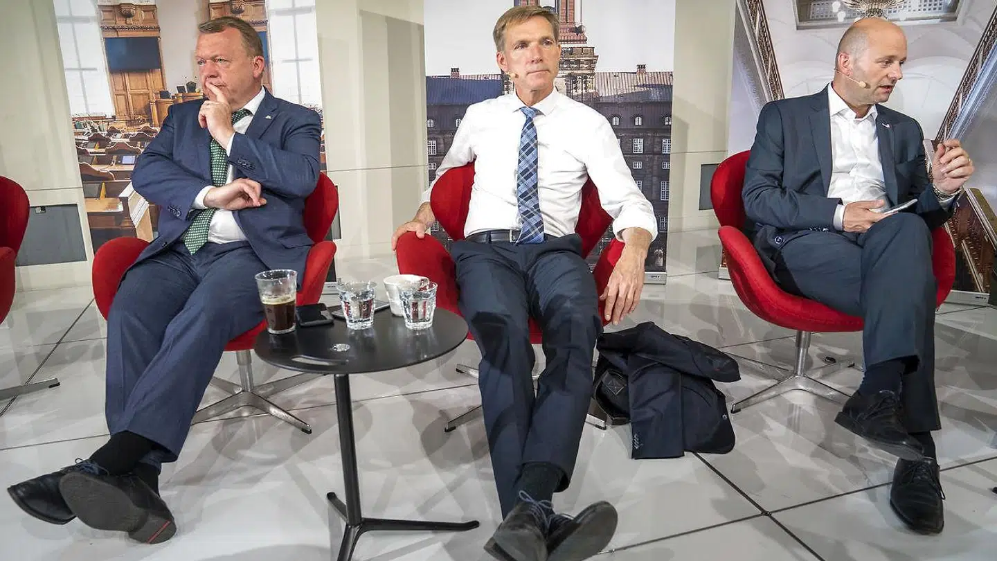 »Min bedste anbefaling til dem, der vil trække Venstre tilbage i folden, er at vise, at man faktisk vil lave politik,« skriver Søren Pind. Lars Løkke Rasmussen (V), Kristian Thulesen Dahl (DF) og Søren Pape (K) på billedet.