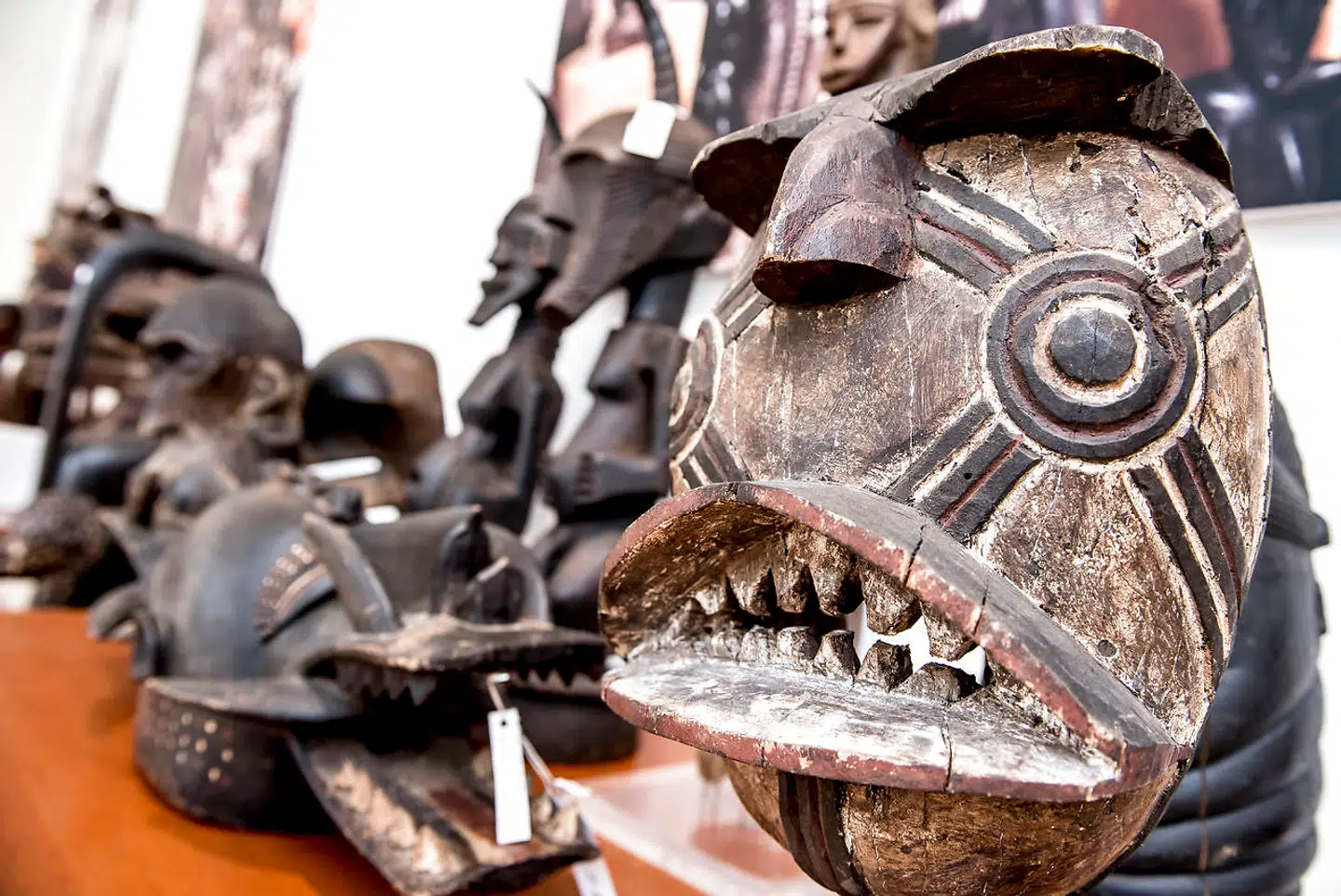 Prins Henrik var gennem hele sit liv en passioneret samler af figurer og masker fra Afrika og asiatisk jadekunst - alt lige fra amuletter til skåle og fabeldyr. Nu sættes de næsten 900 genstande på auktion hos Bruun Rasmussen fra den 27.-29. august i København.