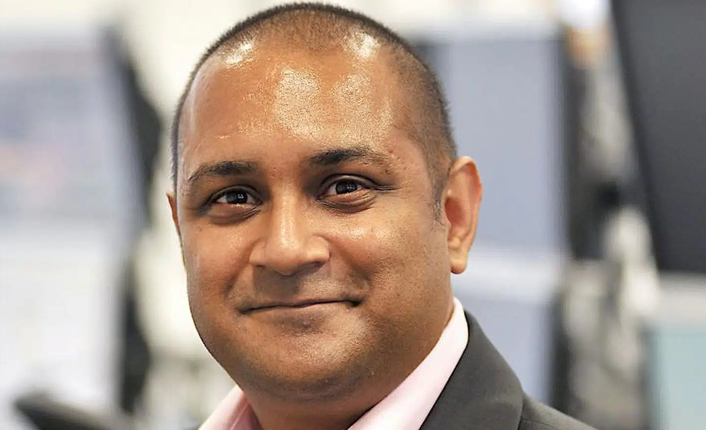 48-årige Sanjay Shah er den hovedmistænkte i sagen om udbyttesvindel mod Danmark. Han mistænkes også for at stå bag omfattende udbyttesvindel mod flere andre lande i Europa. Shah nægter sig skyldig.