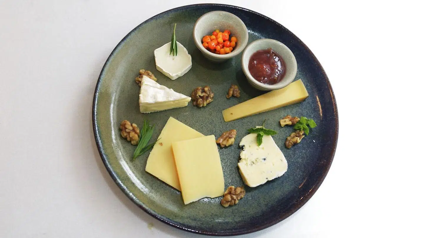 De franske oste var kedelige og smagte som noget pasteuriseret fra et stort industrielt mejeri.