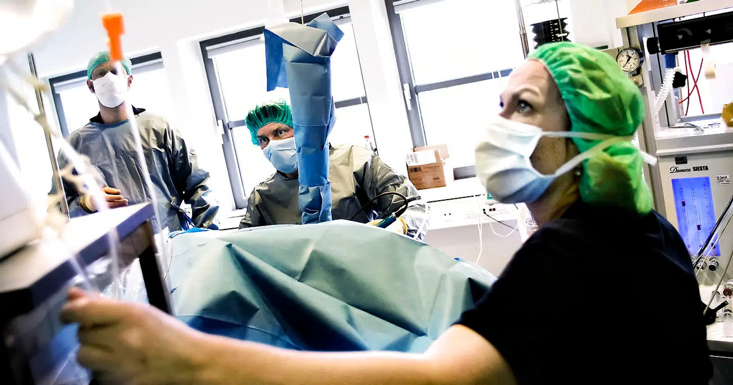 »Alle ved, at konkurrence er godt. Der udfoldes store bestræbelser på, at et enkelt firma ikke må blive dominerende inden for sin branche, for så bliver firmaets produkter for dyre,« skriver overlæge og professor, Jes Olesen.