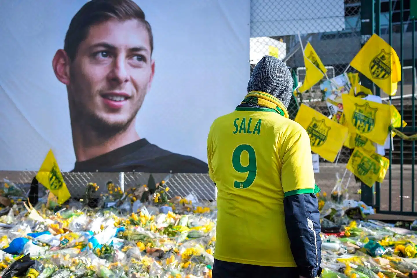 Sala var netop skiftet fra franske Nantes til Premier League-klubben Cardiff, da han var på et kort besøg i Frankrig for at sige farvel til sine tidligere holdkammerater.
