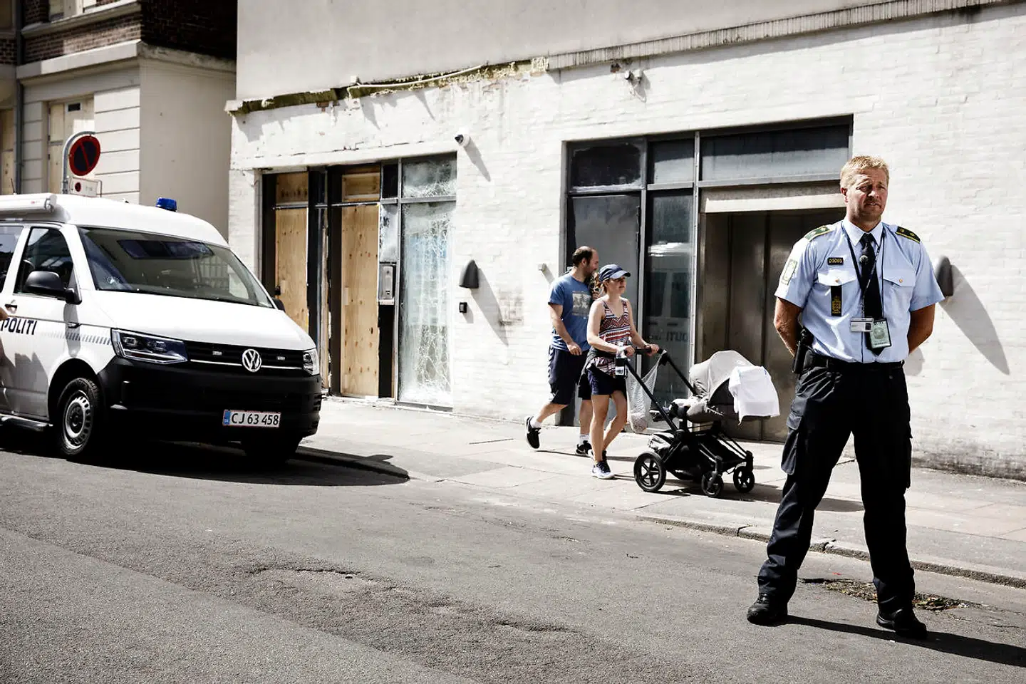 Nærpolitiafdelingen ved Hermodsgade åbner op for spørgsmål søndag den 11. august 2019 efter eksplosionen foran bygningen. Politikommisær og leder af Nærpolitiafdelingen Jonas Wybrandt svarer på spørgsmål.