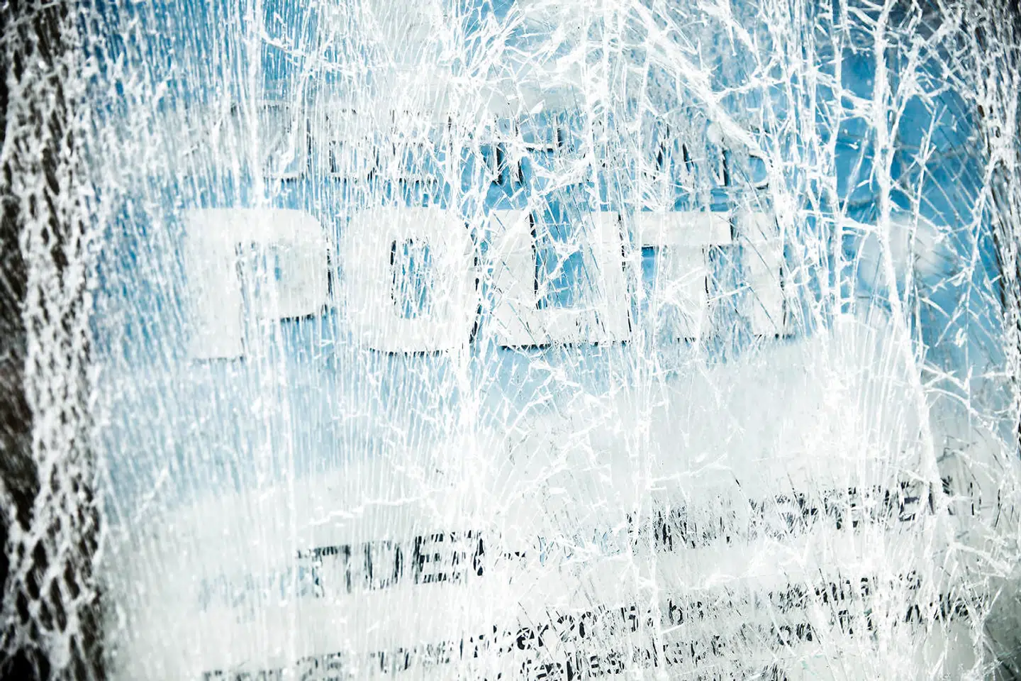 Nærpolitiafdelingen ved Hermodsgade åbner op for spørgsmål søndag den 11. august 2019 efter eksplosionen foran bygningen.