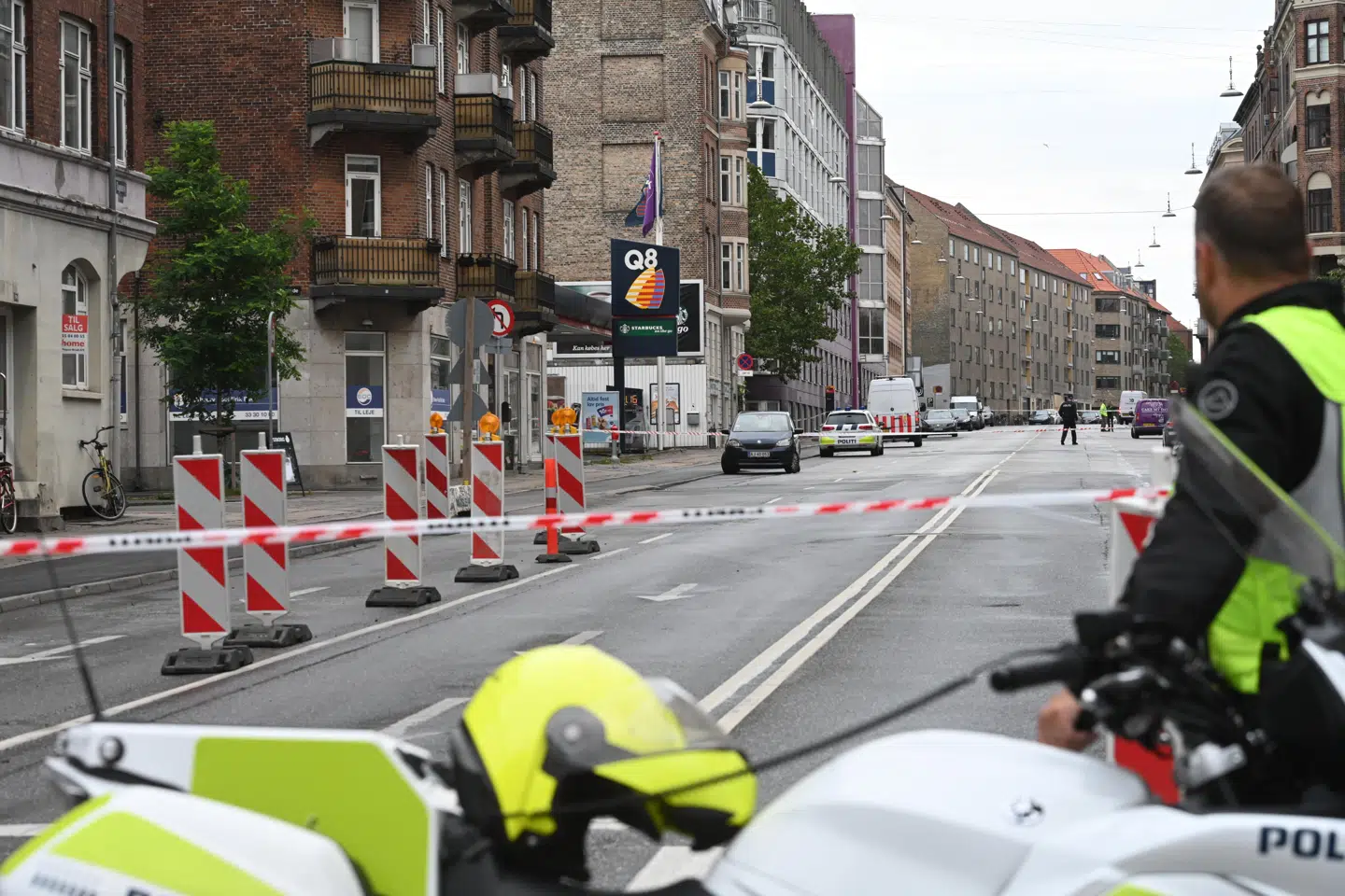 Danish Police on Tagensvej in Copenhagen, Saturday, August 10, 2019. A police station close by was hit by an explosion early morning on Saturday, August 10. Tuesday an explosion occured outside the Danish Tax Agency's office in Copenhagen.. (Foto: Philip Davali/Ritzau Scanpix)