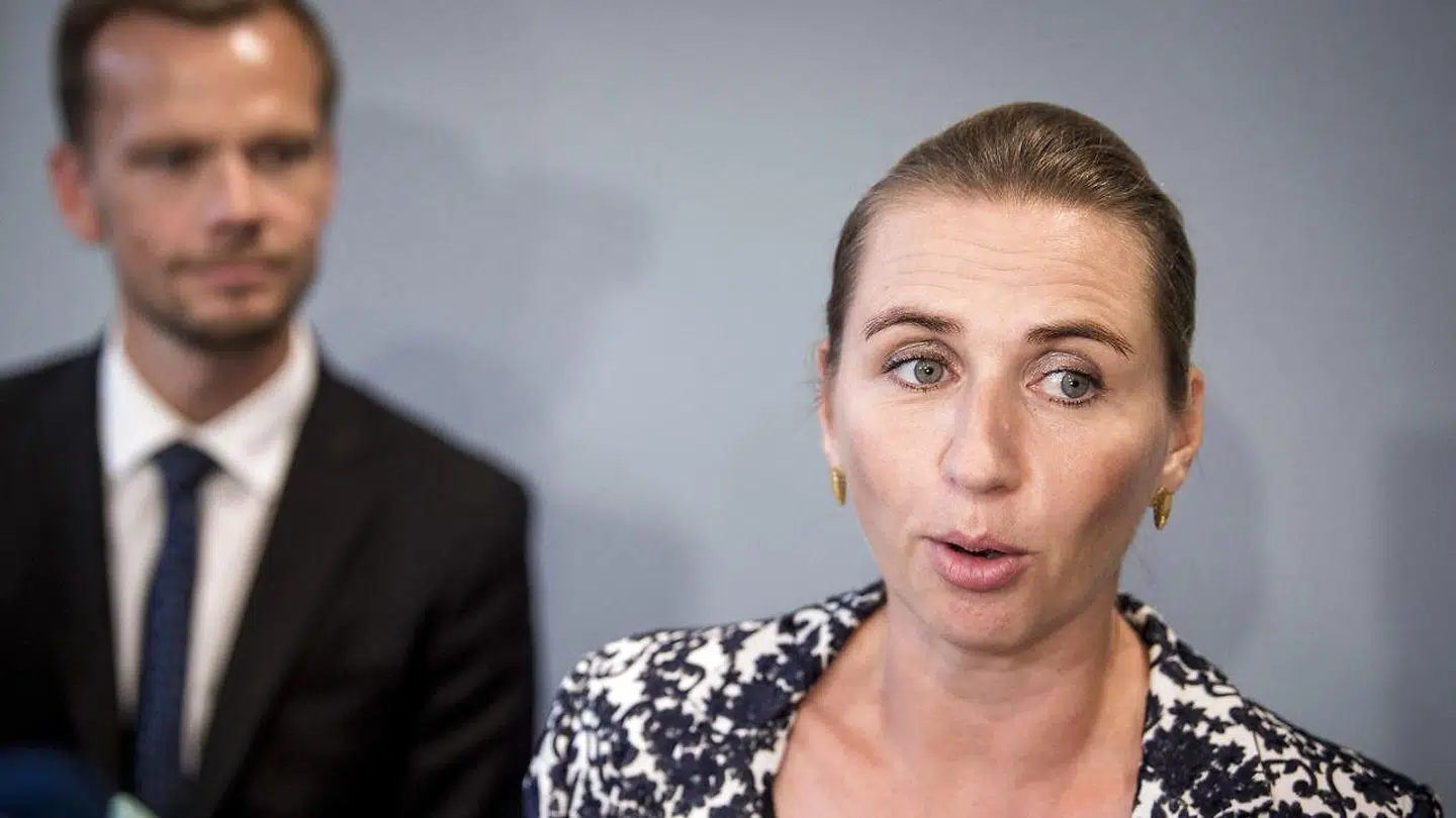 Statsminister Mette Frederiksen (S) og beskæftigelsesminister Peter Hummelgaard (S) havde torsdag møde med Fagbevægelsens Hovedorgansiation, FH, samt Dansk Arbejdsgiverforening, DA, om værdig tilbagetrækning i Statsministeriet. Samtidig viser nye tal, at den gennemsnitlige alder for danskernes tilbagetrækning vokser ganske pænt. Det gælder specielt for faglærte og ufaglærte.