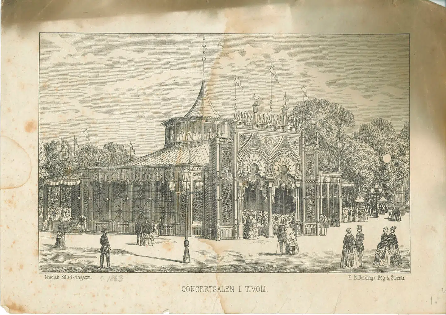 I 1863 fik den maurisk-inspirerede Glassalen sin karakteristiske ottekantede form. Et spidst spir var endnu ikke blevet erstattet af den glaskuppel, som 33 år senere skulle give salen det navn, den har i dag.