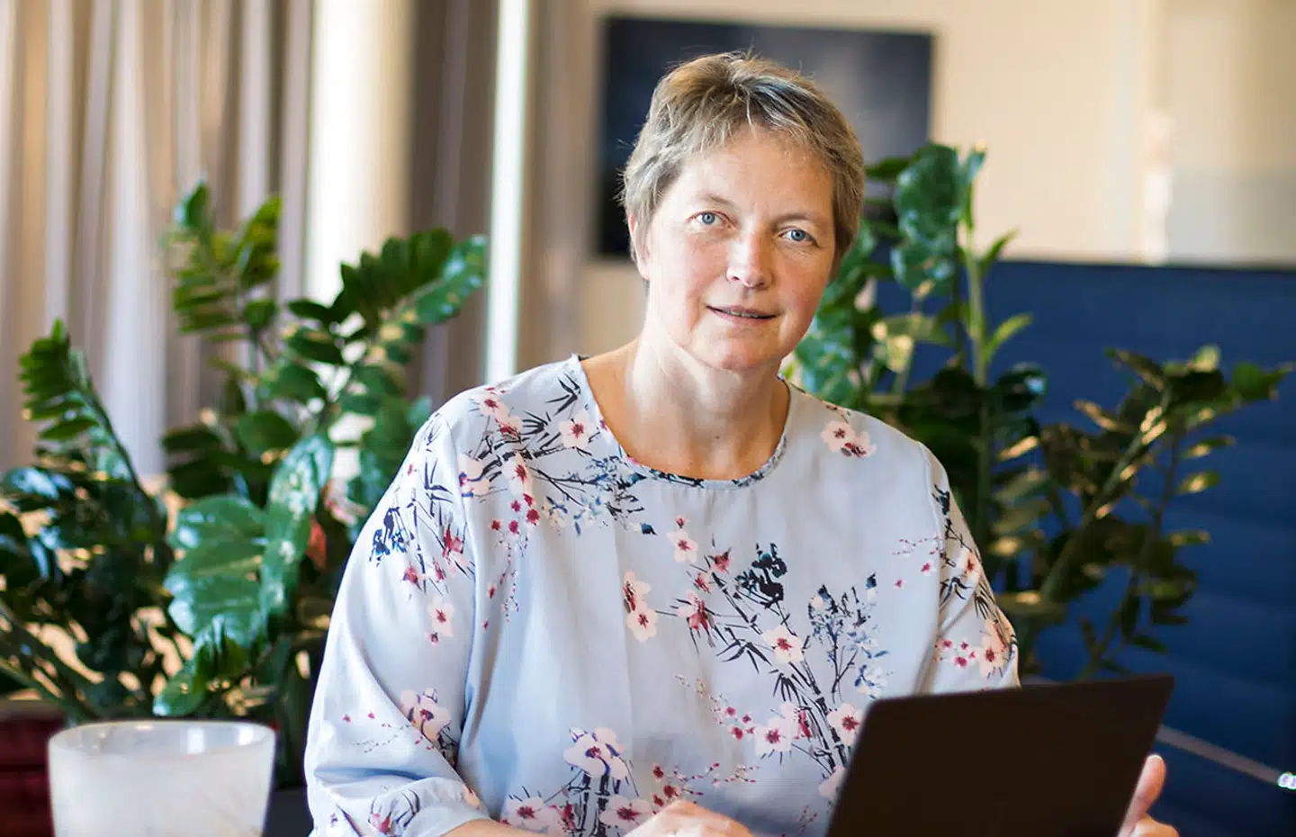 Hanne Solheim Hansen besluttede som ung at narre sig til at flytte sine studier fra Danmark til Norge. Nu er hun rektor for et universitet, der er spredt ud over næsten 1.000 kilometer.