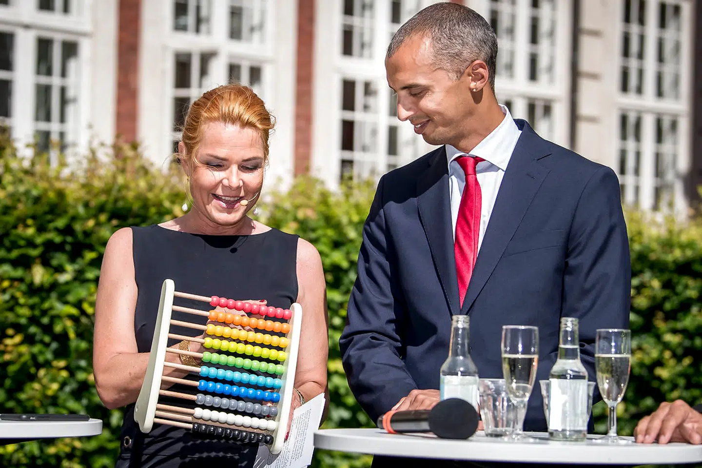 »Selvom Inger Støjbergs skingre linje er populær blandt mange borgerlige vælgere, er tyngden i Venstres folketingsgruppe et andet sted,« skriver Niels Jespersen om udlændingepolitikken.