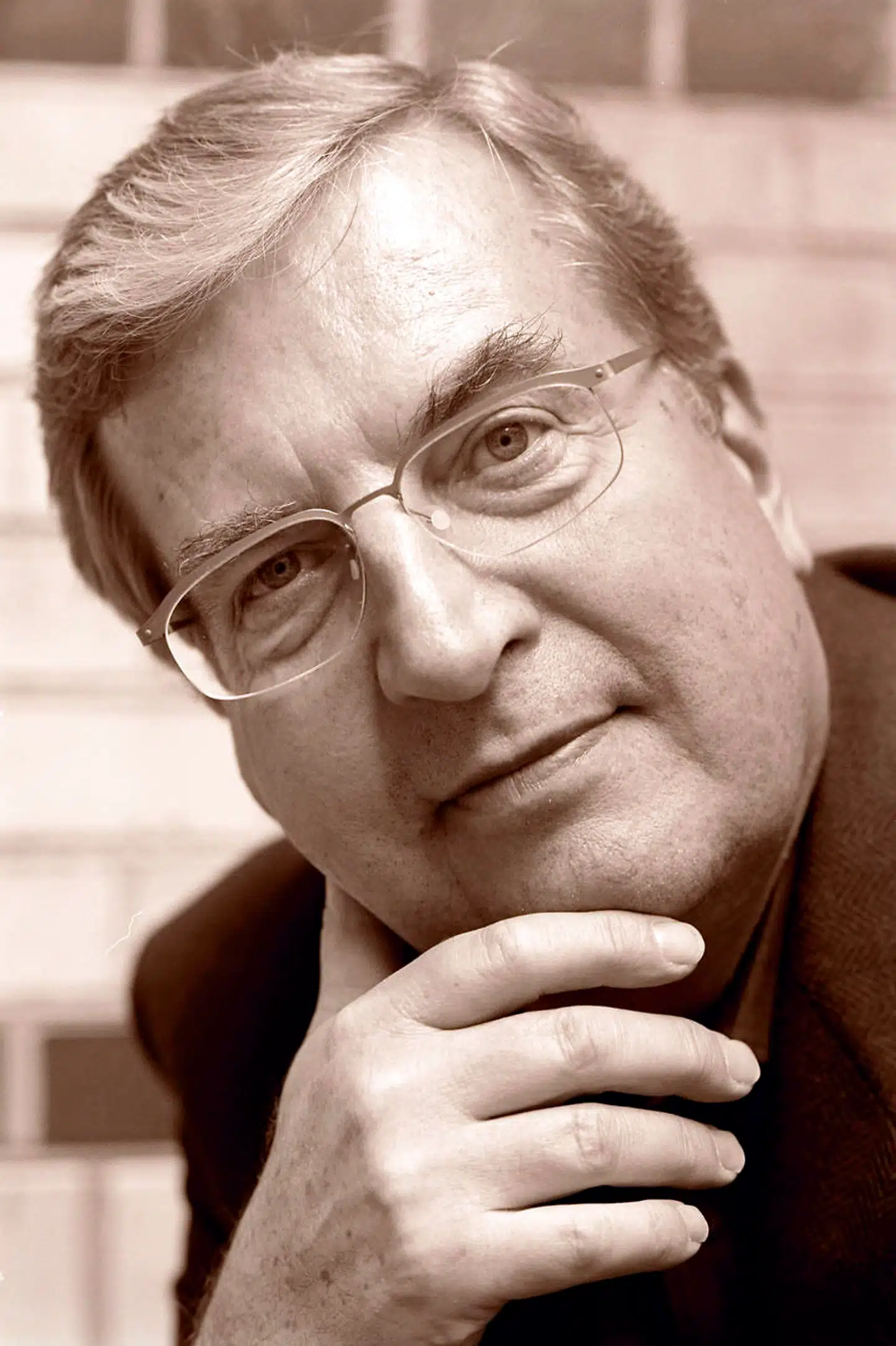 Ved siden af sit mangeårige virke som arkitekturanmelder ved Politiken skrev Henrik Sten Møller en række bøger. Udover om Henning Larsen blandt andre Hans Bendix, Kay Bojesen, Hans J. Wegner og Nanna Ditzel.