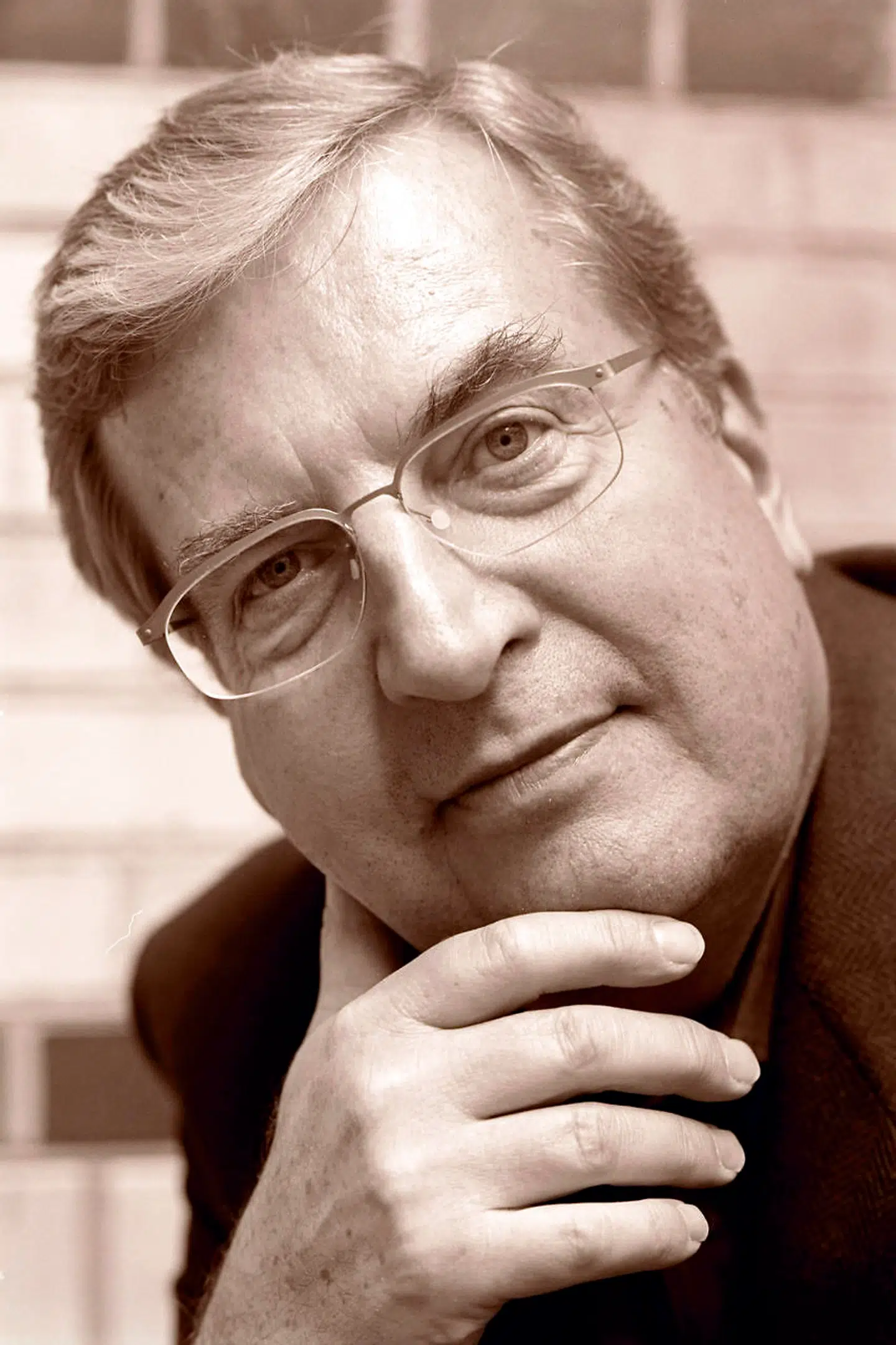 Ved siden af sit mangeårige virke som arkitekturanmelder ved Politiken skrev Henrik Sten Møller en række bøger. Udover om Henning Larsen blandt andre Hans Bendix, Kay Bojesen, Hans J. Wegner og Nanna Ditzel.