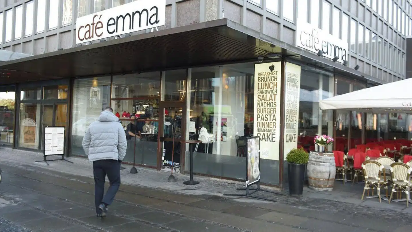 »Mange bar- og caféejere bestræber sig meget på at overholde gængs lovgivning, og dem har vi et fint forhold til. Men desværre oplever vi også mange barer og caféer, som ikke overholder lovgivningen,« skriver Jens Chr. Tjell, Søren Rud og Hannibal C. Holt.
