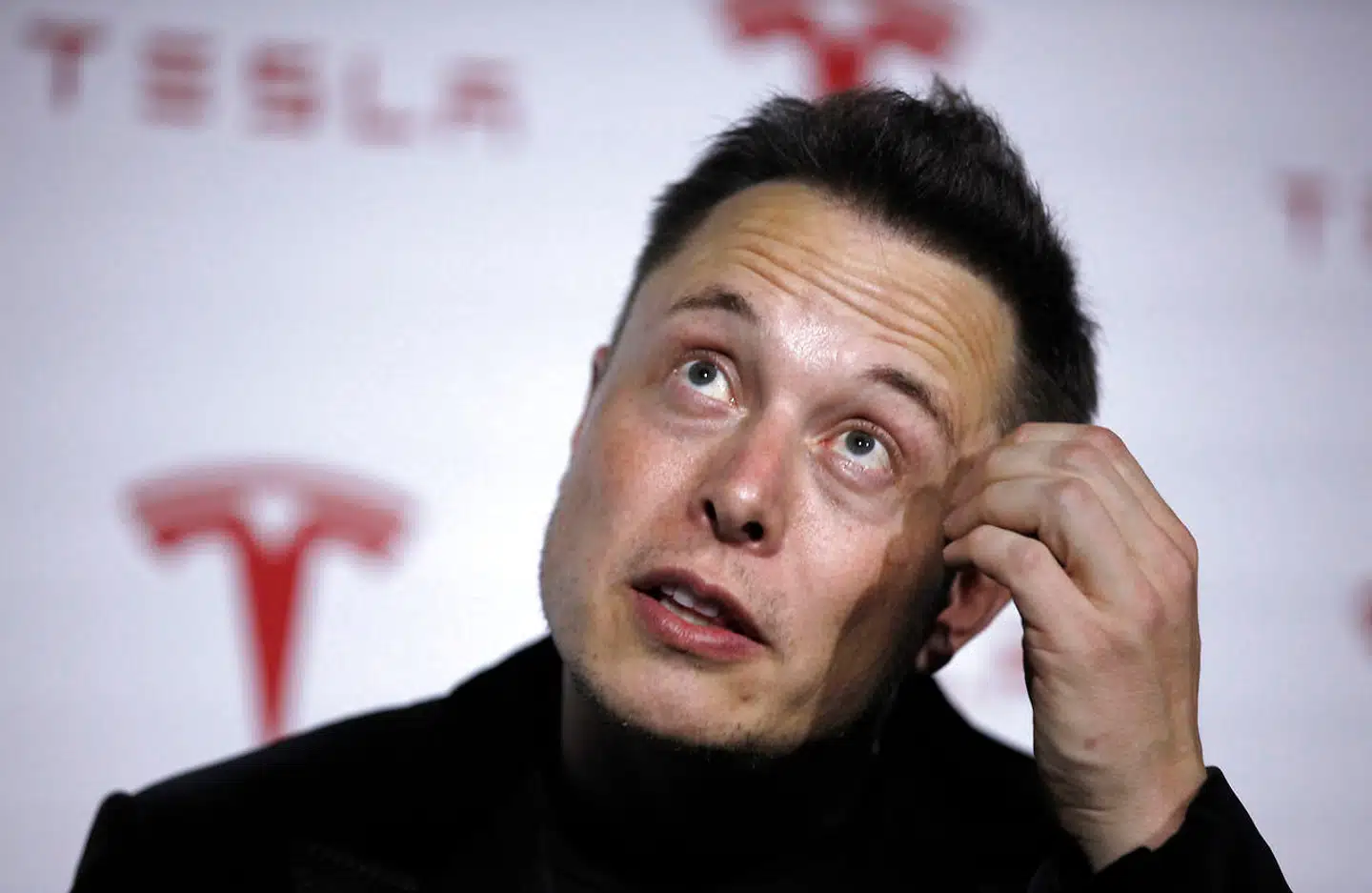 Superiværksætteren Elon Musk, der står bag SpaceX og Tesla, er manden med de tusind ideer og de store drømme. Men gaber han over for meget?
