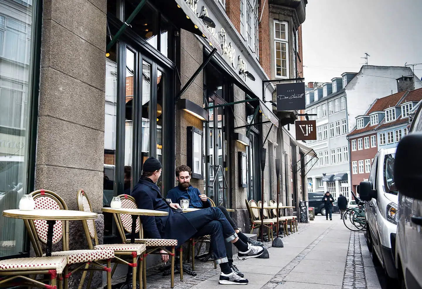 Café Dan Turèll har de seneste år været på kant med loven flere gange. Den seneste måned har Fødevarestyrelsen haft travlt på cafeen.
