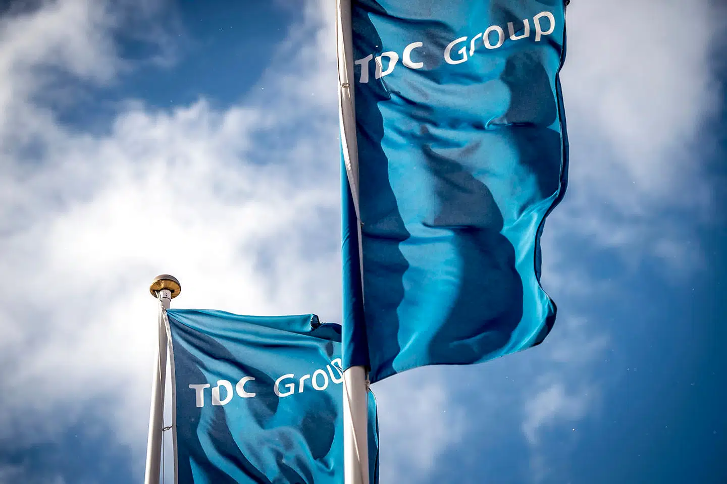 »Sikkerhed er en topprioritet for TDC, og vi har i forbindelse med udbygningen og driften af vores 4G-net og nu også vores 5G-net en tæt og kontinuerlig dialog med de danske myndigheder, herunder Center for Cybersikkerhed, og lytter altid til de danske myndigheders anbefalinger.«
