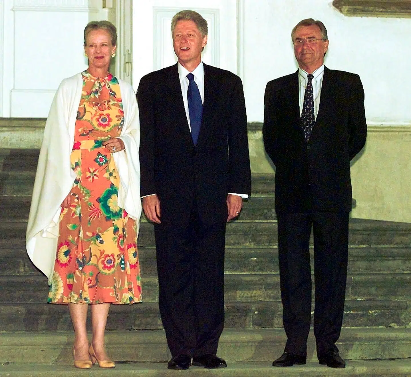 (ARKIV) Den daværende amerikanske præsident Bill Clinton ankommer til frokost med dronning Margrethe og prins Henrik på Fredensborg Slot, den 12. juli 1997.Efter indbydelse fra Hendes Majestæt Dronningen aflægger USA's præsident Hans Excellence Donald J. Trump og førstedame Melania Trump statsbesøg i Danmark den 2.-3. september 2019. Det skriver Ritzau, onsdag den 31. juli 2019. (Foto: KELD NAVNTOFT/Ritzau Scanpix)
