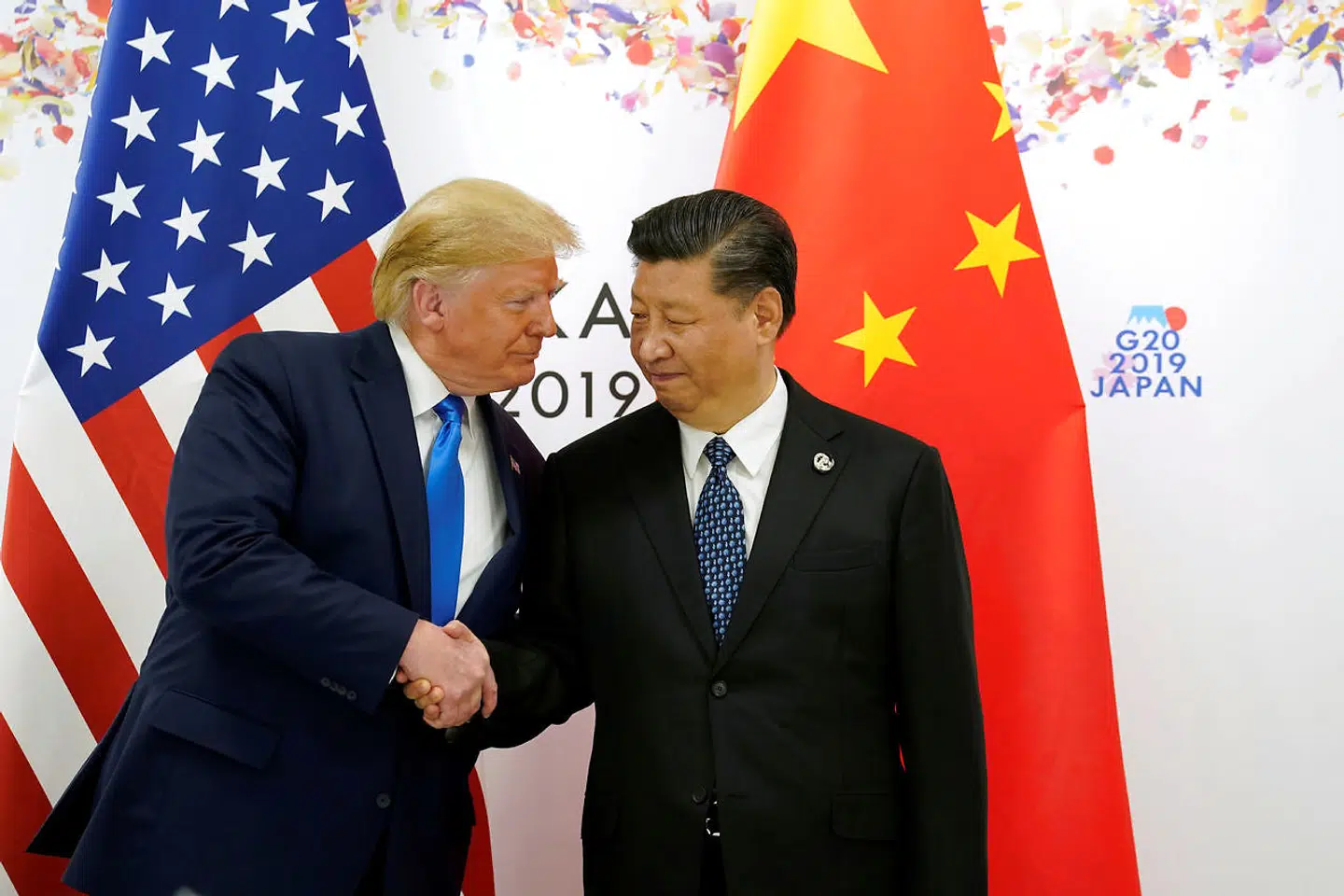 De to præsidenter, Trump og Xi, gav hinanden hånden før et bilateralt møde under G20-topmødet i Japan i slutningen af juni måned. Foto: Kevin Lamarque/Reuters