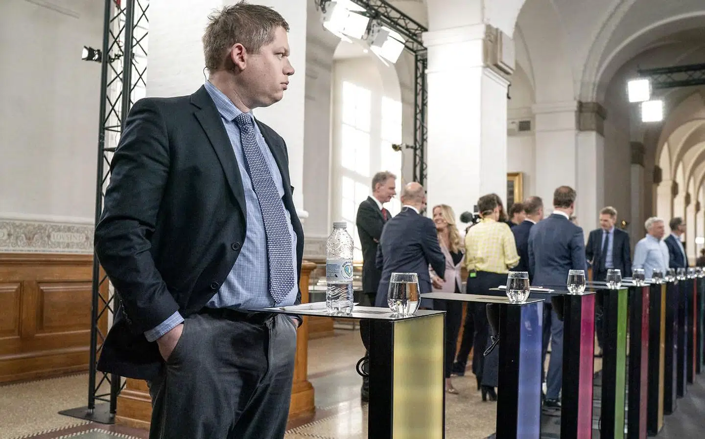 »(...) Da vi forsøgte at fortælle dem om problemerne med systemet, havde jeg den opfattelse, at ministeriet mente, vi forsøgte at gå i vejen for det. Jeg har ikke indtryk af, at ministeriet påtog sig ansvaret for at skabe det bedst mulige og mest sikre system,« siger Carsten Schürmann, ekspert i IT-sikkerhed og hacking, om systemet, der blev udnyttet af både Klaus Riskær Pedersen og Stram Kurs inden folketingsvalget i år.