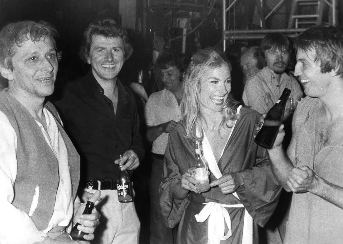 »Dødens Triumf«. Der holdes fest efter den sidste opførelse. Fra venstre: Keld Noack, Flemming Flindt, Vivi Flindt og Johnny Eliasen.