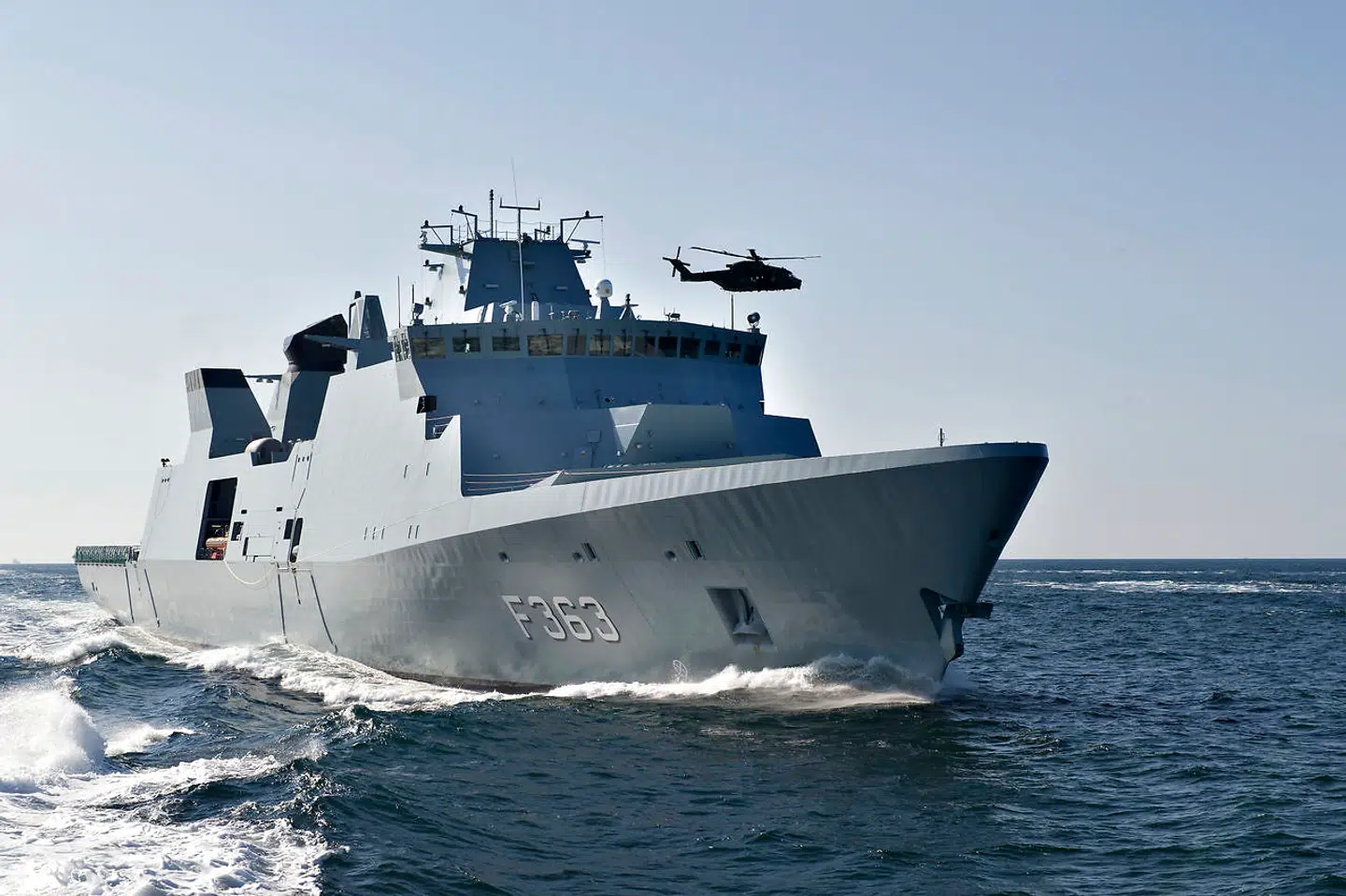 (ARKIV) Fregatten »Niels Juel« under missionsforberedende test af Forsvarets tre nye fregatter ud for Hundested havn onsdag d. 15 august 2012. Regeringen ser positivt på at støtte flådemission i Hormuzstrædet, men har ikke taget endelig beslutning endnu. Det oplyser Udenrigs- og Forsvarsministeriet.