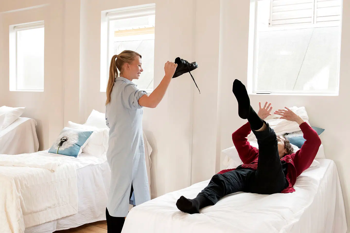 Sygeplejerske May Bjerre Eiby har åbnet Søstersanatoriet på Frederiksberg, som drives som en form for daghjem, hvor den demente eller familien selv betaler for, at den demente kan tilbringe dagen i stedet for derhjemme eller på sit vanlige plejehjem.