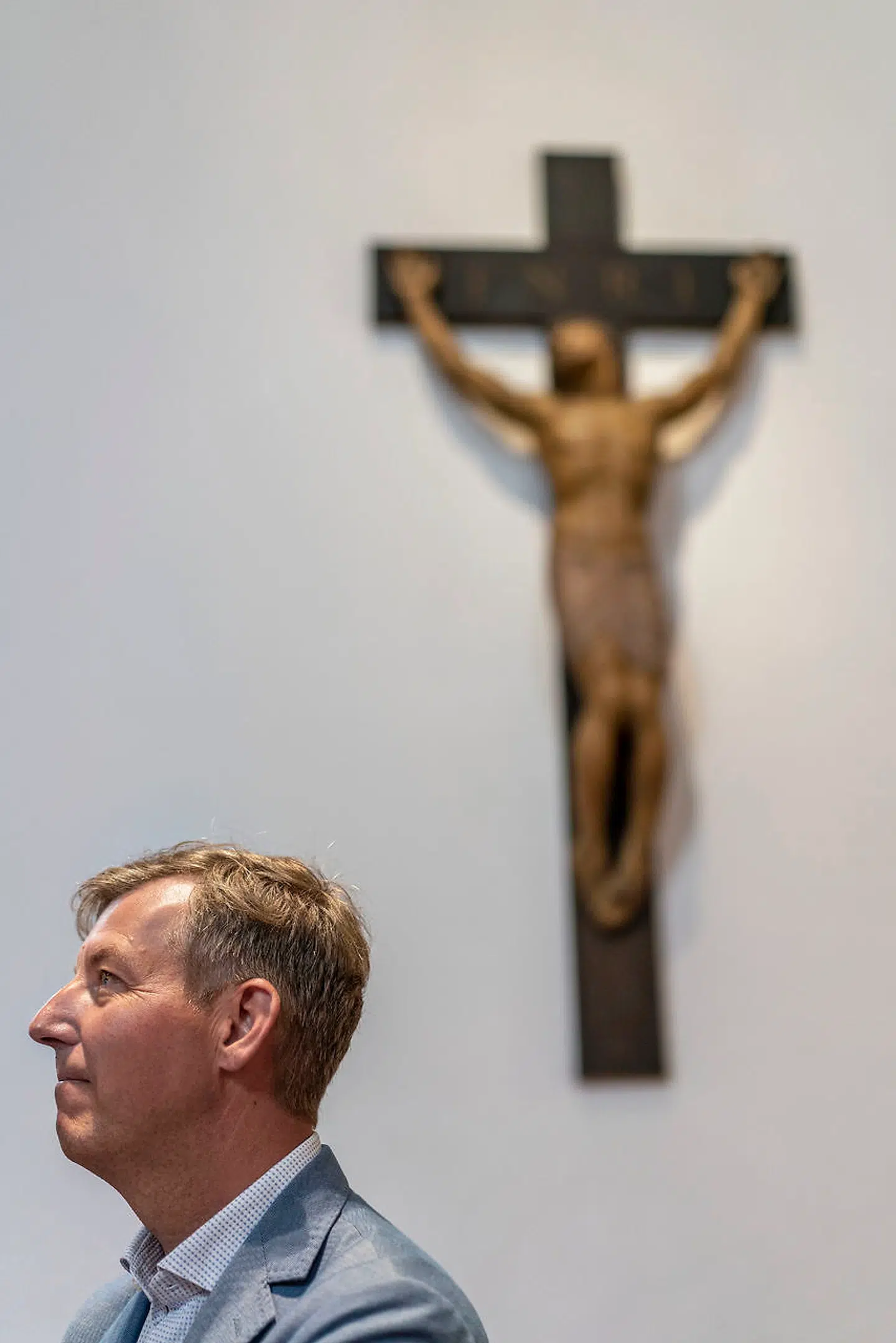 »Jeg tror, det er typisk for den tid, vi lever i, at vi som mennesker har brug for noget, der rækker ud over os selv, for at få svar på det, vi enten ikke forstår eller ikke magter selv,« siger Morten Bangsgaard.