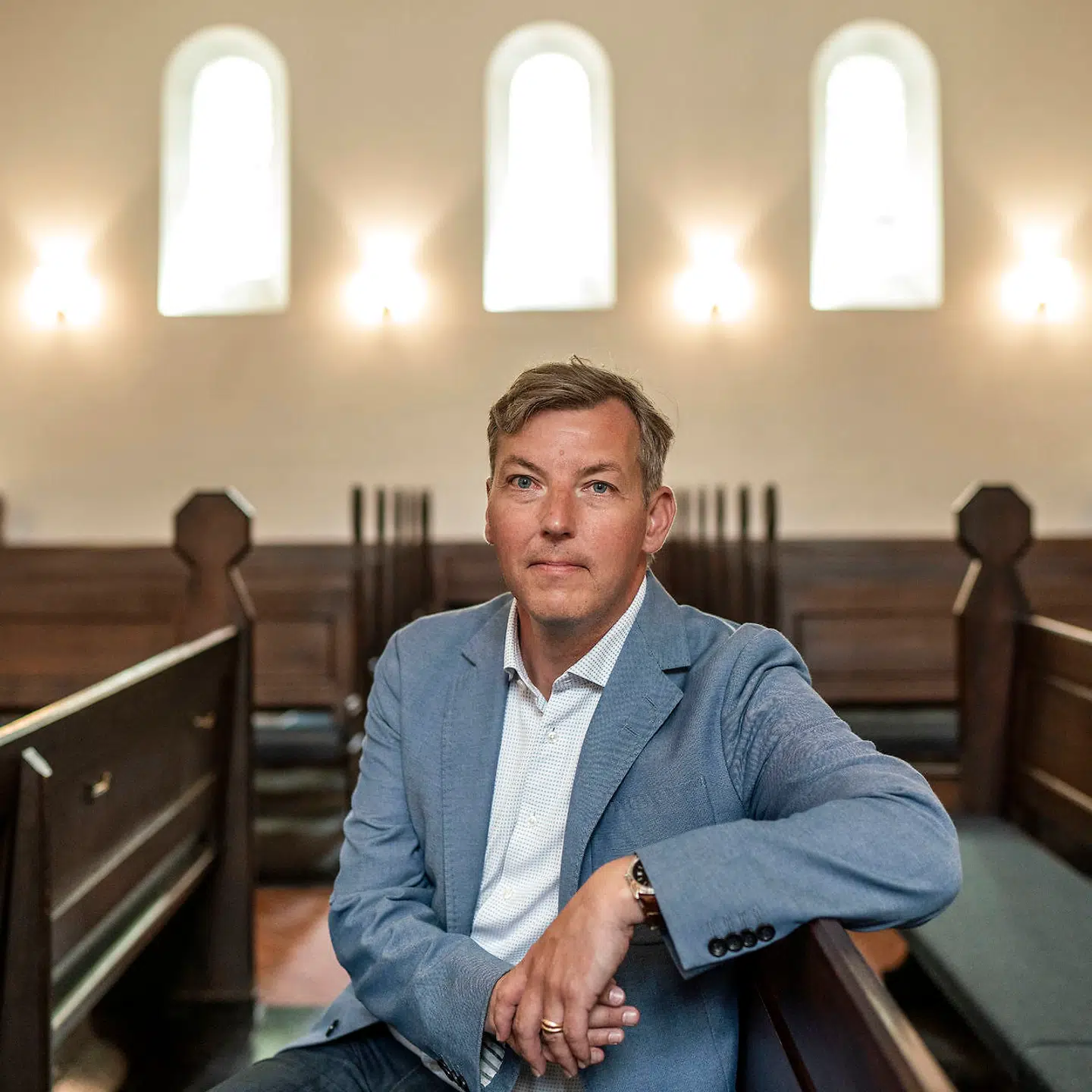Morten Bangsgaard har altid godt kunnet lide at gå i kirke og altid vidst, at troen lå i ham. Men det var først, da han blev fyret fra sit chefjob, at han besluttede at skifte spor og læse teolog.