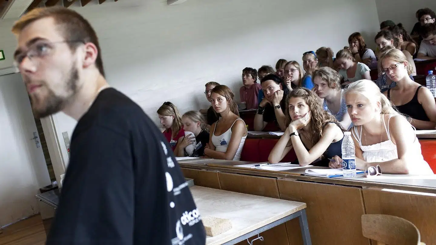 Det står grelt til med matematikkundskaberne for mange af landets gymnasier. Her ses dog unge matematikgenier fra landets gymnasier, der har valgt en uges intensiv matematikundervisning. Arkivfoto: Jens Nørgaard Larsen / Ritzau Scanpix