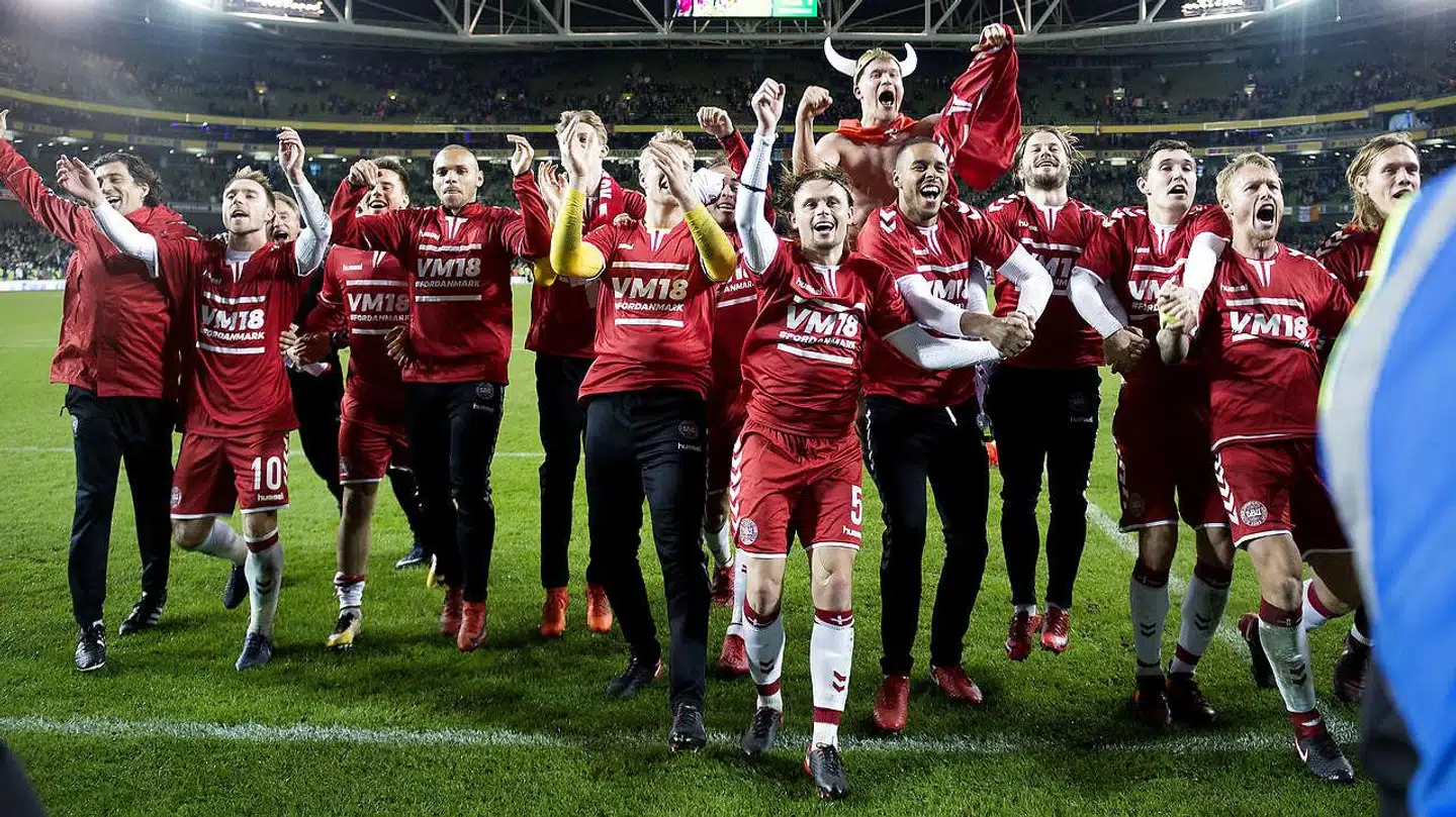 »Når jeg sidder og ser det ofte meget middelmådige danske herrelandshold i fodbold, holder jeg med dem, fordi de er danske. Jeg går ikke rundt og fortæller mig selv eller andre, at de er verdens bedste fodboldhold.« (Foto: Liselotte Sabroe/Scanpix 2017)