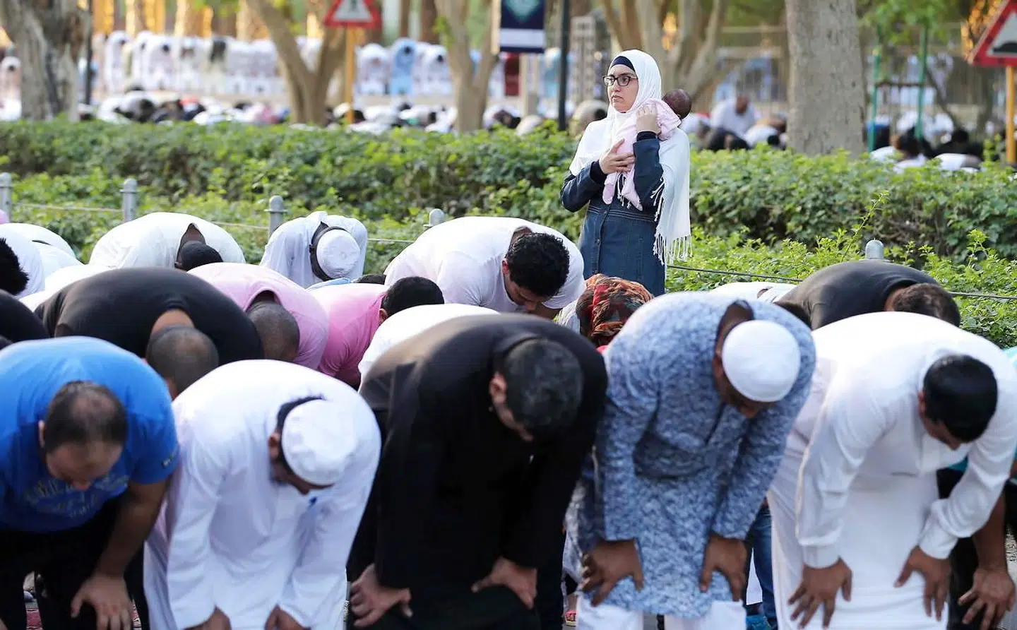 Bøn under Eid al-Fitr, der er afslutningen af ramadanen, foran kong Abdulaziz' historiske moské i Riyadh i Saudi-Arabien.