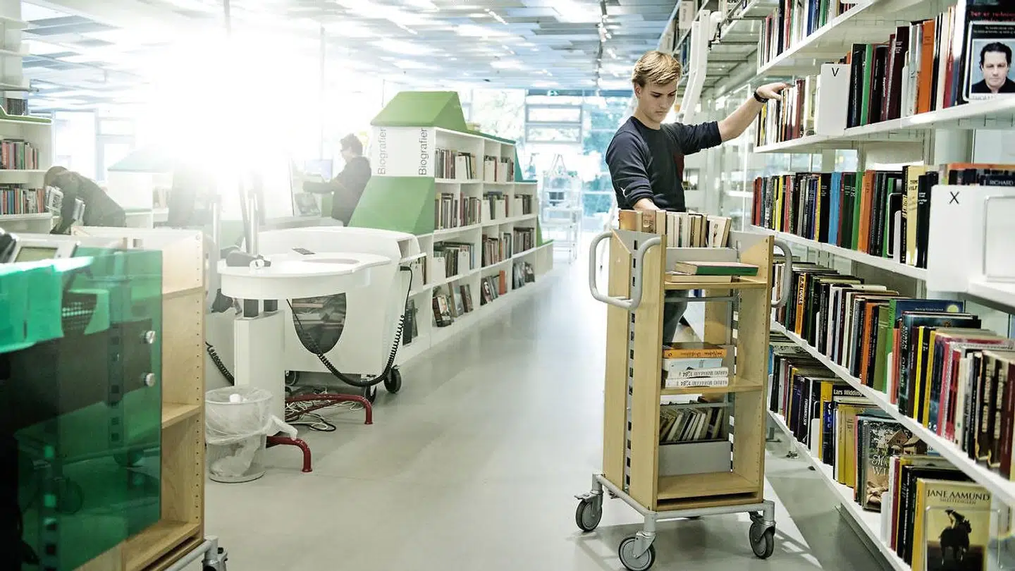 Folk låner stadigt færre bøger, og forskningschef i CEPOS, Henrik Christoffersen, mener derfor at bibliotekerne skal nytænkes.