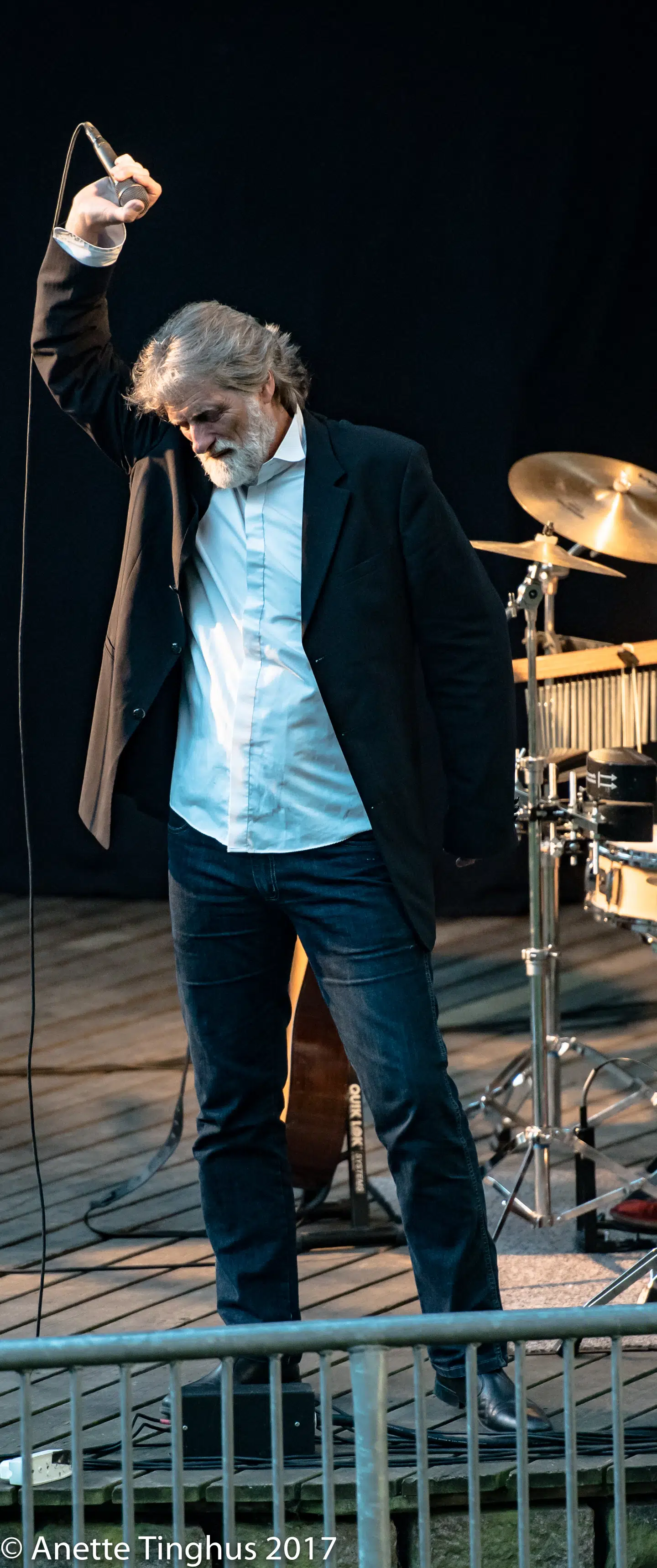 Ivan Pedersen har stået på scenen og skabt musik i mere end 50 år – og gør det stadig. Hans liv med musik kan man læse om i bogen »Med hjertet udenpå«, som udkom i 2017.