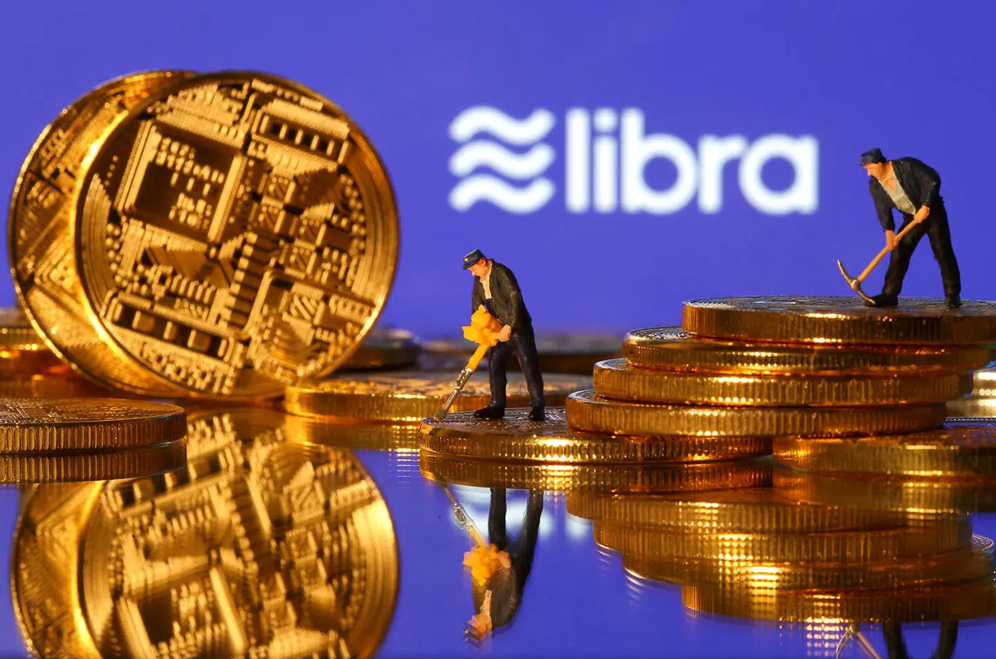 Amerikas præsident Donald Trump er den nyeste profil blandt kritikere af kryptovaluta som Bitcoin og Facebooks Libra. Hvis kryptovaluta vil opføre sig som banker, skal de også reguleres som banker, siger han.