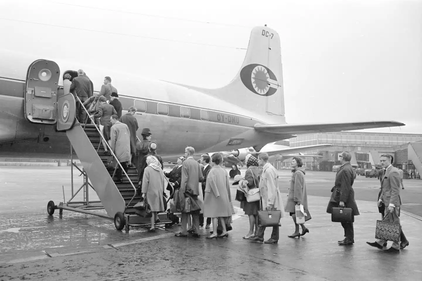 Danske turister på vej med Simon Spies flyselskab Conair of Scandinavia til ferie på Costa del Sol, et stort rejsemål for Spies.