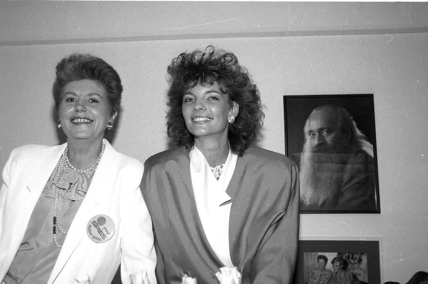 Janni Spies, direktør for Spies Rejser, sammen med Mille Noring, som var koncernchef. Hun var modstander af, at Spies købte Tjæreborg, og hun forlod koncernen kort tid efter.