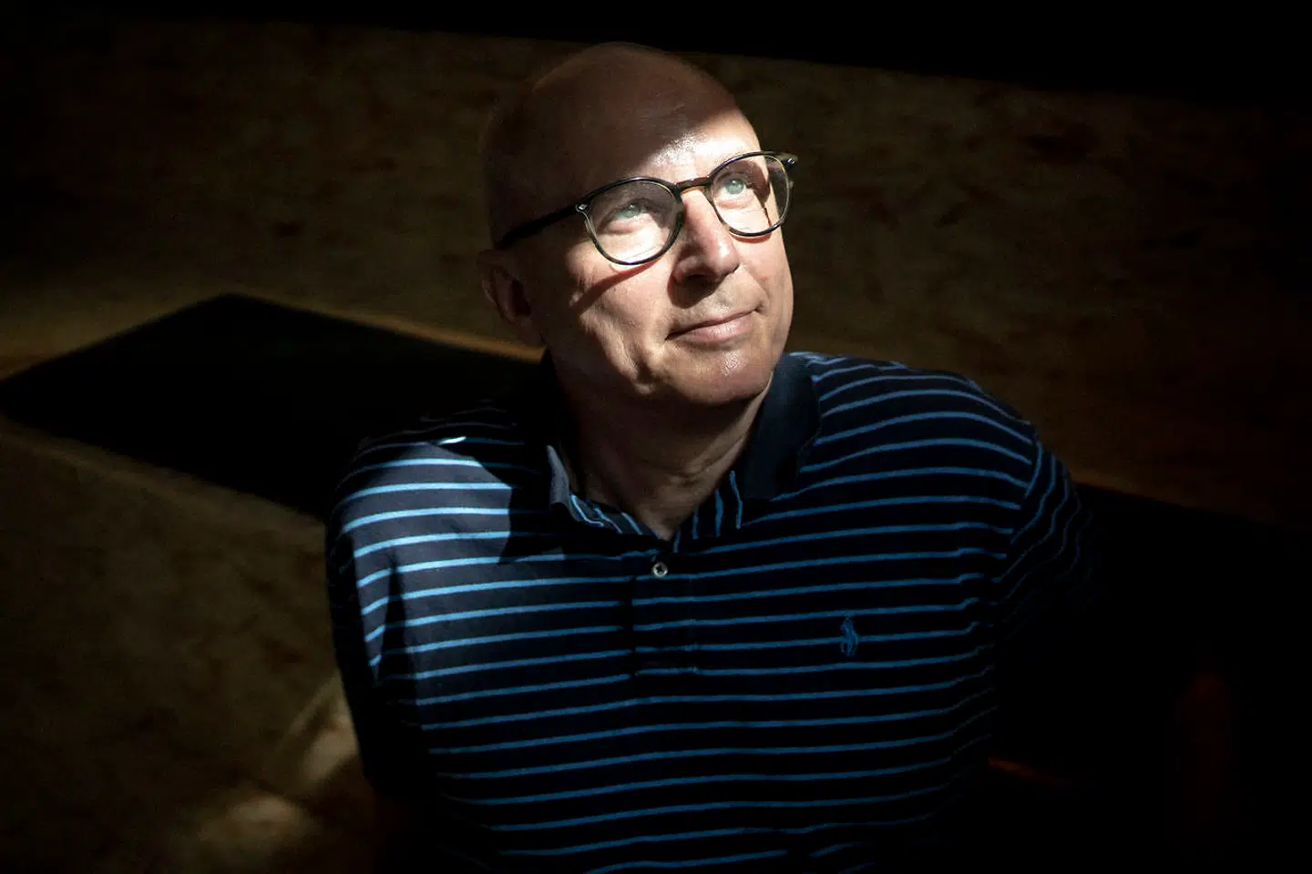 Erhvervshus Hovedstaden er kommet under beskydning for at have lavet en skrivebordsmanøvre, der har pumpet et måltal i vejret. Finn Gilling er på papiret blevet vist videre til en privat virksomhed, men han afviser, at det nogensinde er sket.