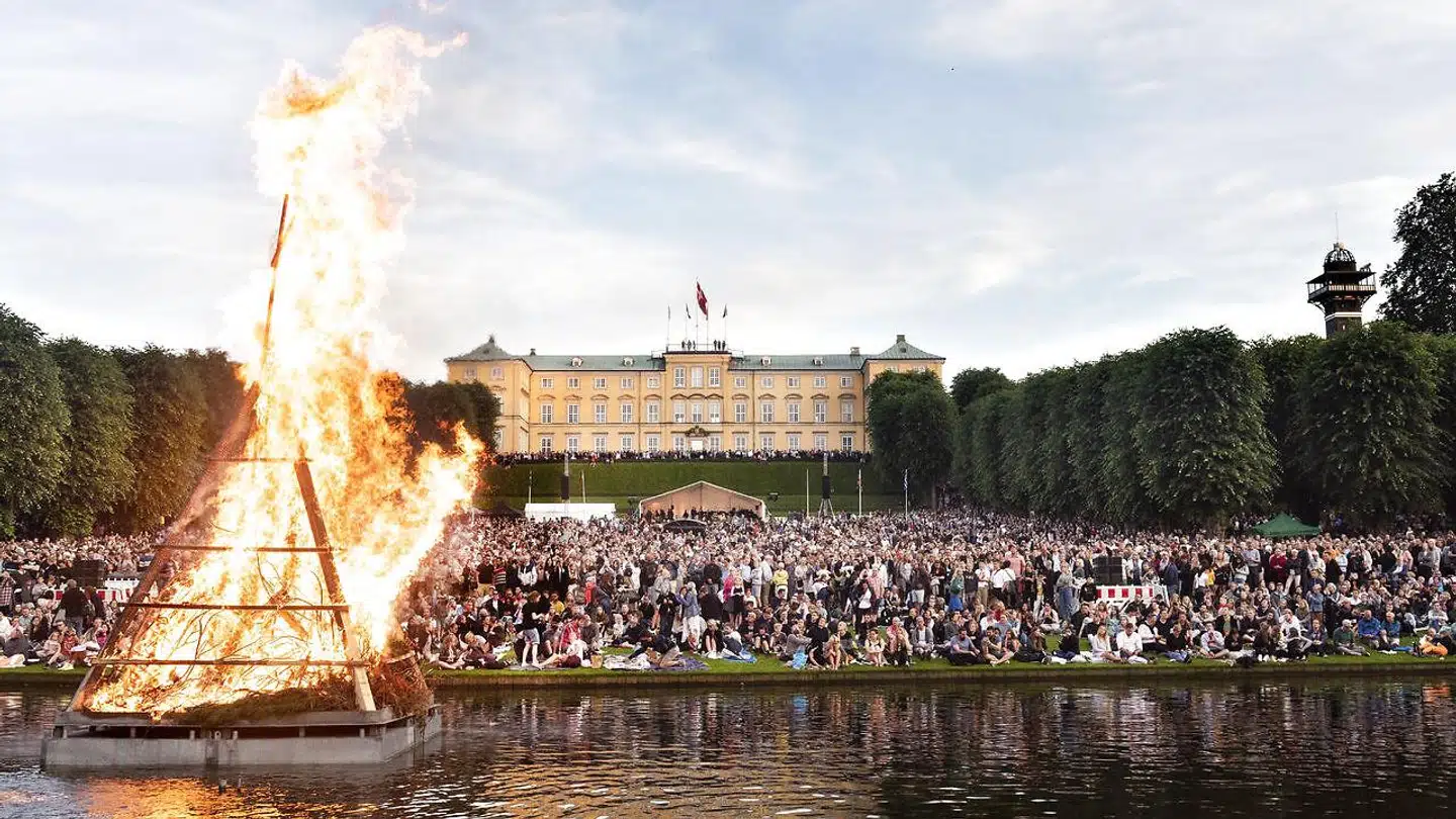 »Det er usynlige bånd og uskrevne regler, der binder danskerne sammen. Dernæst følger demokrati, retsstat og velfærd. Det bør vi tale mere om,« skriver Kasper Støvring.